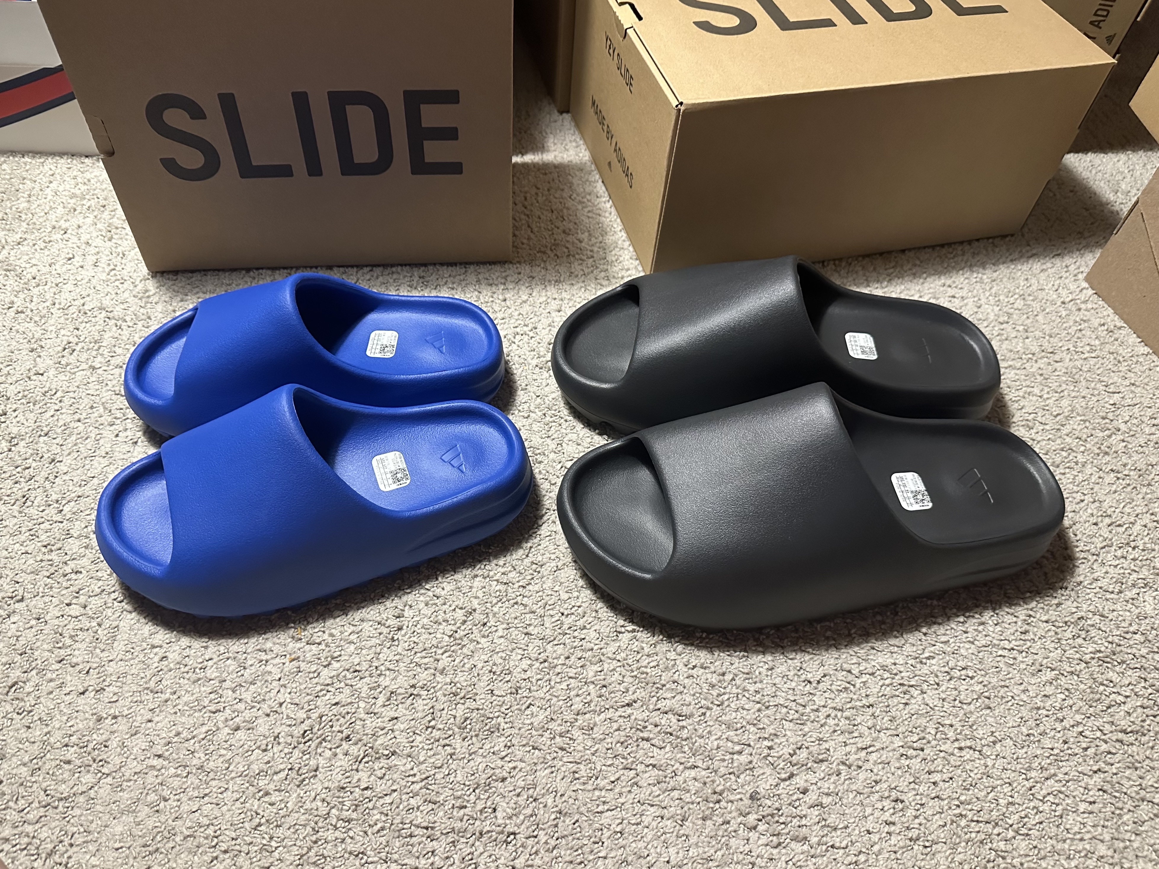 Adidas Yeezy Slide Azure, Adidas Yeezy Slide Onyx 착용 스타일 - 3
