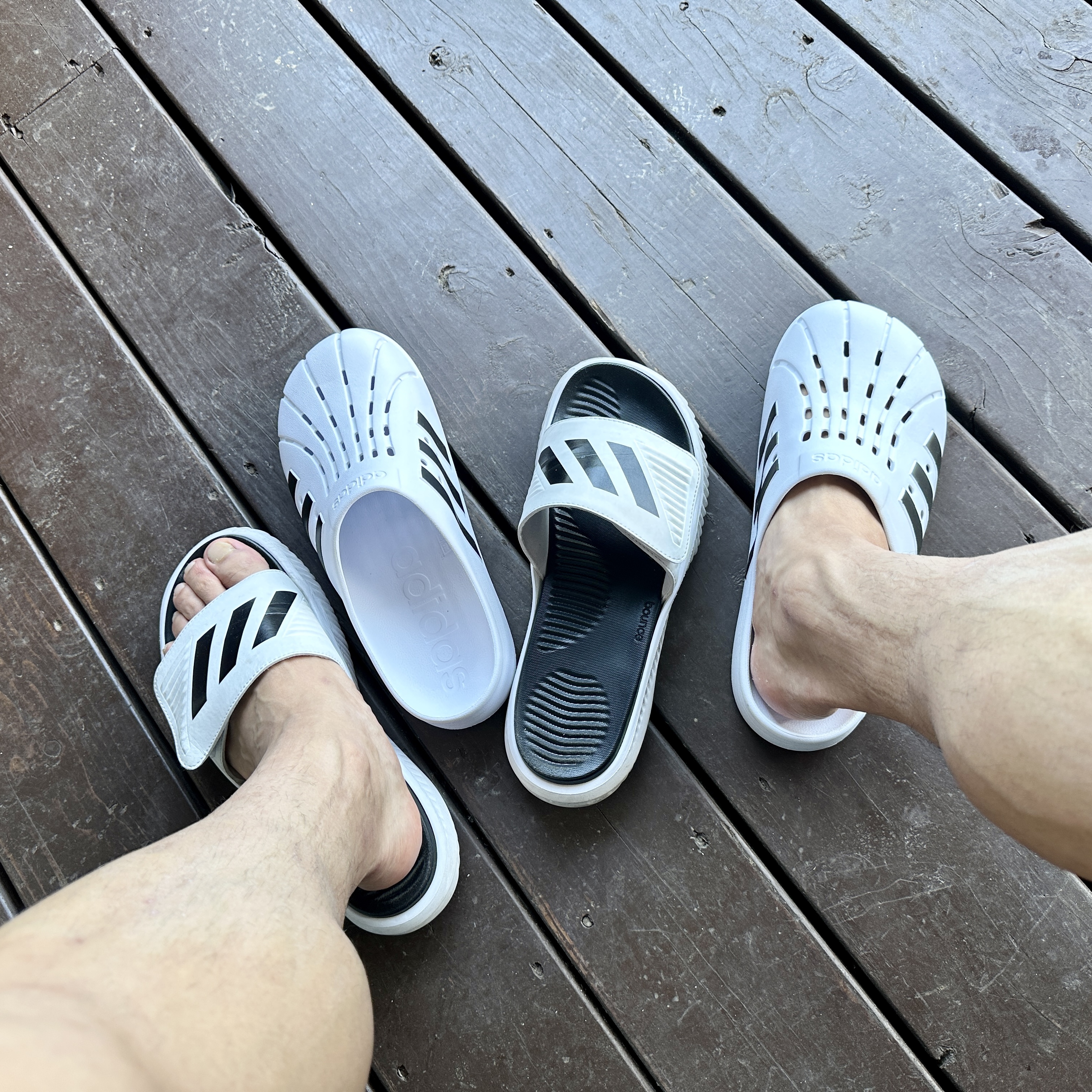 Vans Vault x Mastermind World Old Skool Bolt Black, Adidas Adilette Clog White Black 착용 스타일 - 4