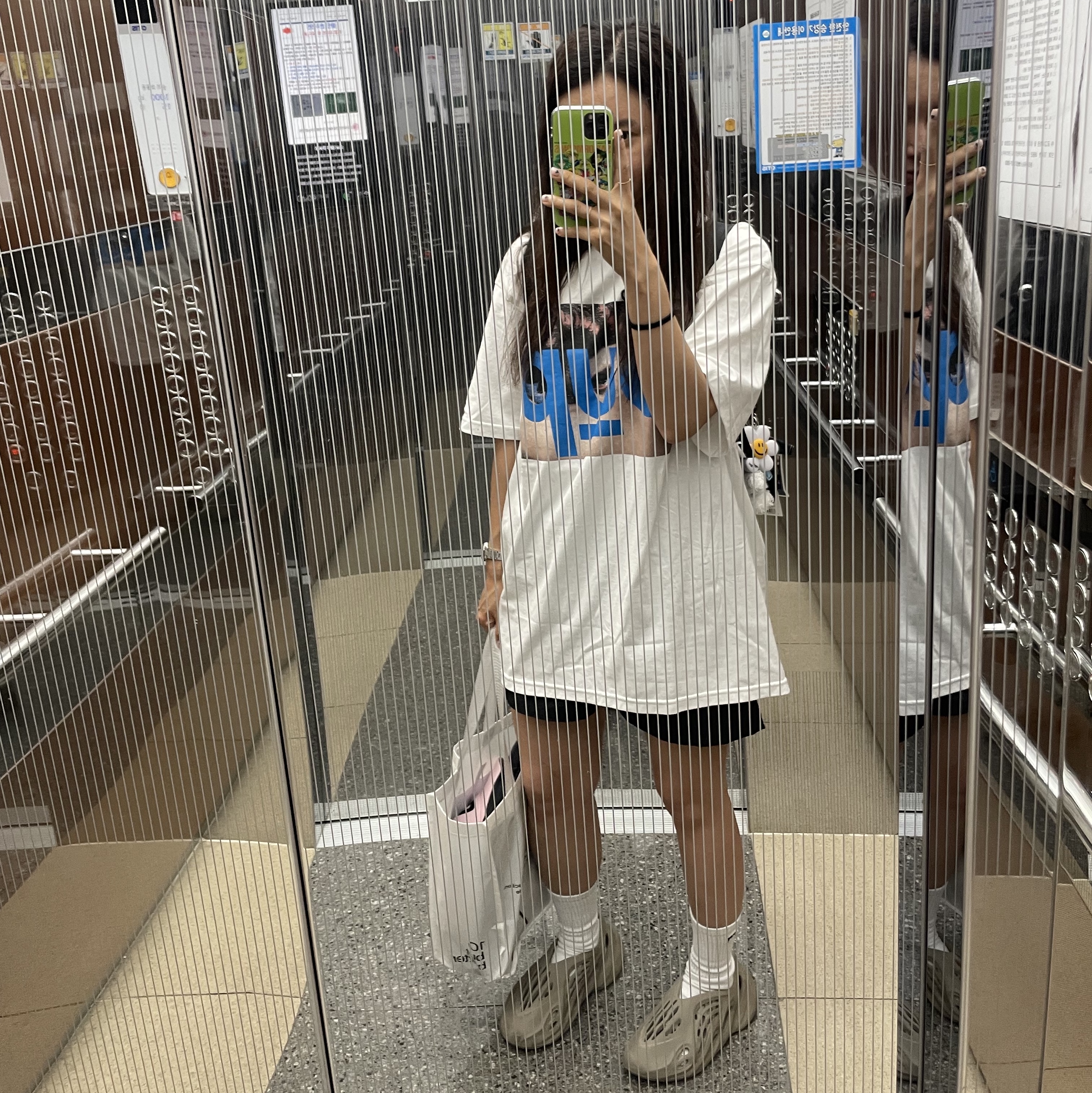 Supreme x Undercover Face T-Shirt White - 23SS, Adidas Yeezy Foam RNNR Stone Sage 착용 스타일