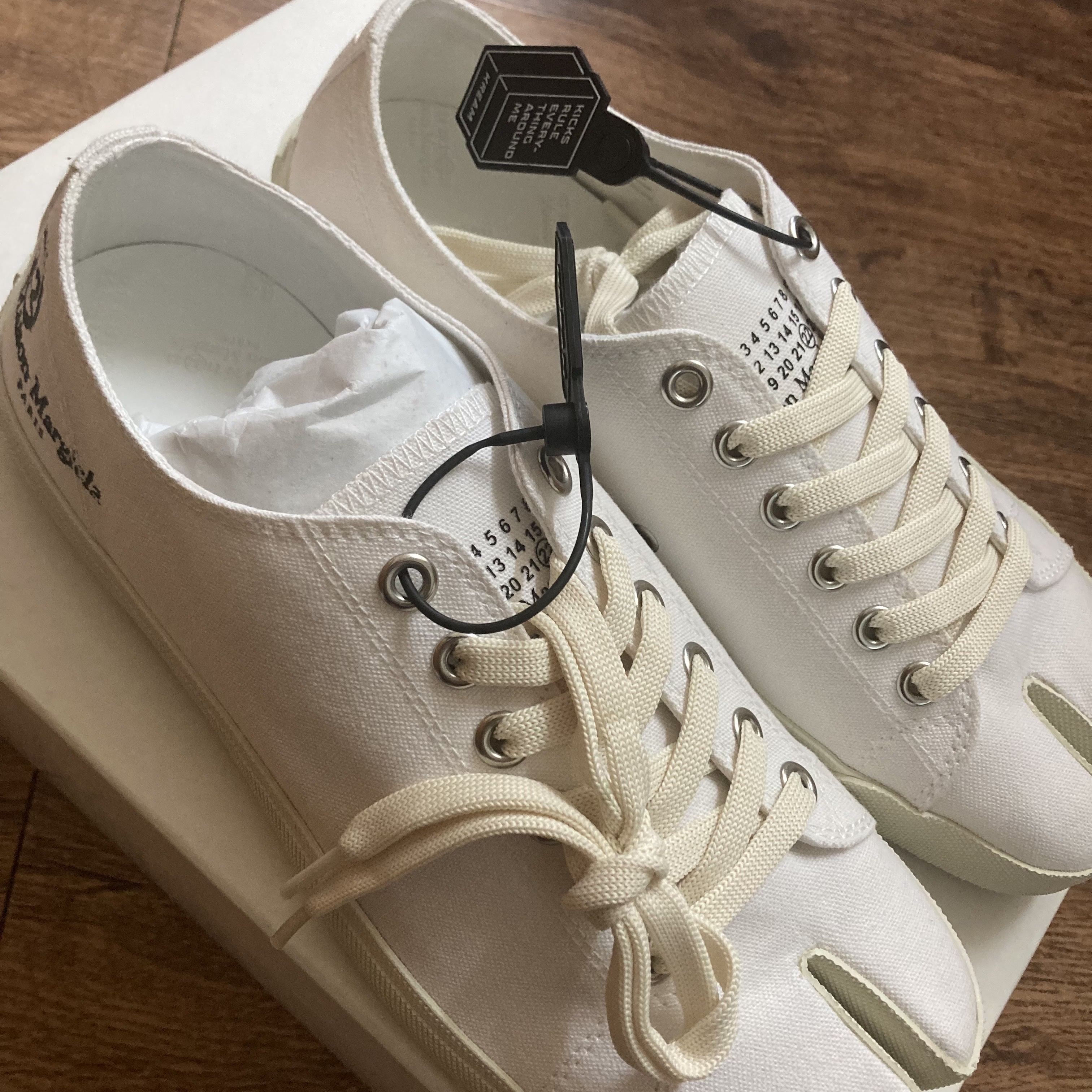Maison Margiela Tabi Low White 착용 스타일