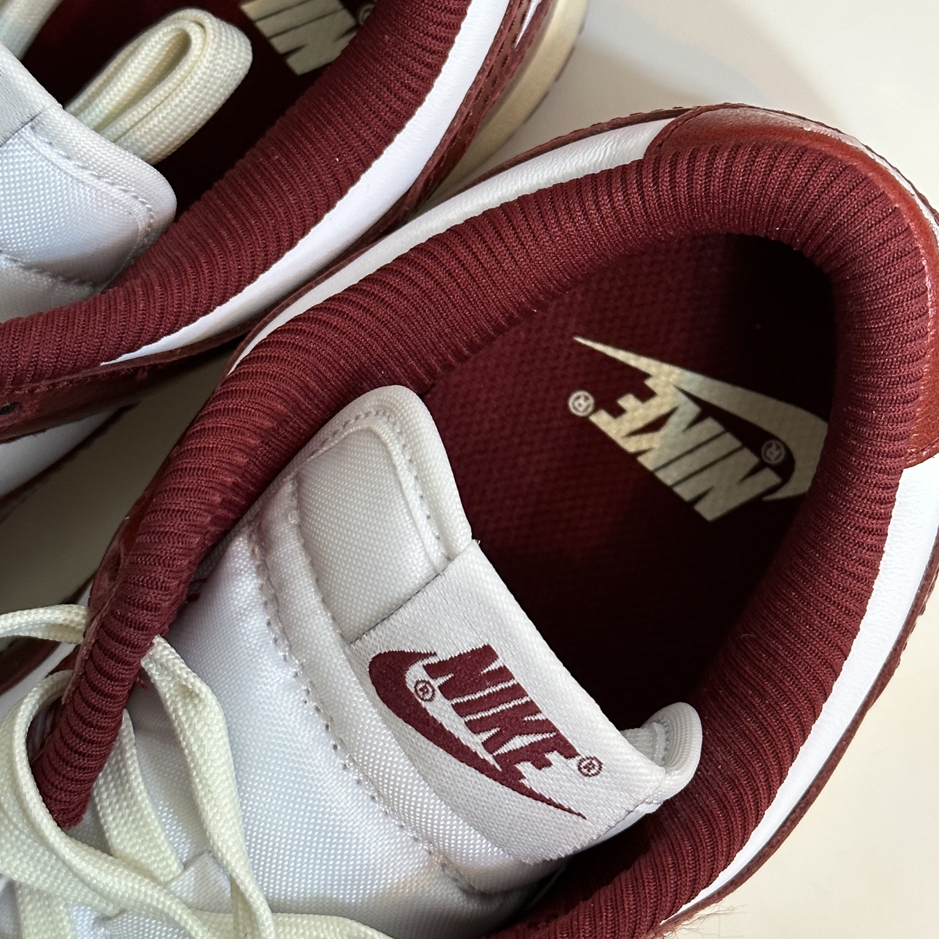 (W) Nike Dunk Low Retro PRM Team Red and White 착용 스타일 - 5