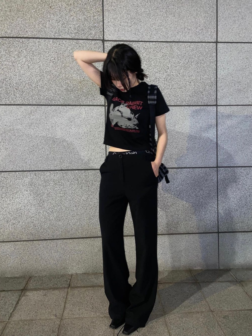 밀로 아카이브 래빗 크루 티셔츠 네이비 착용 스타일 - 3