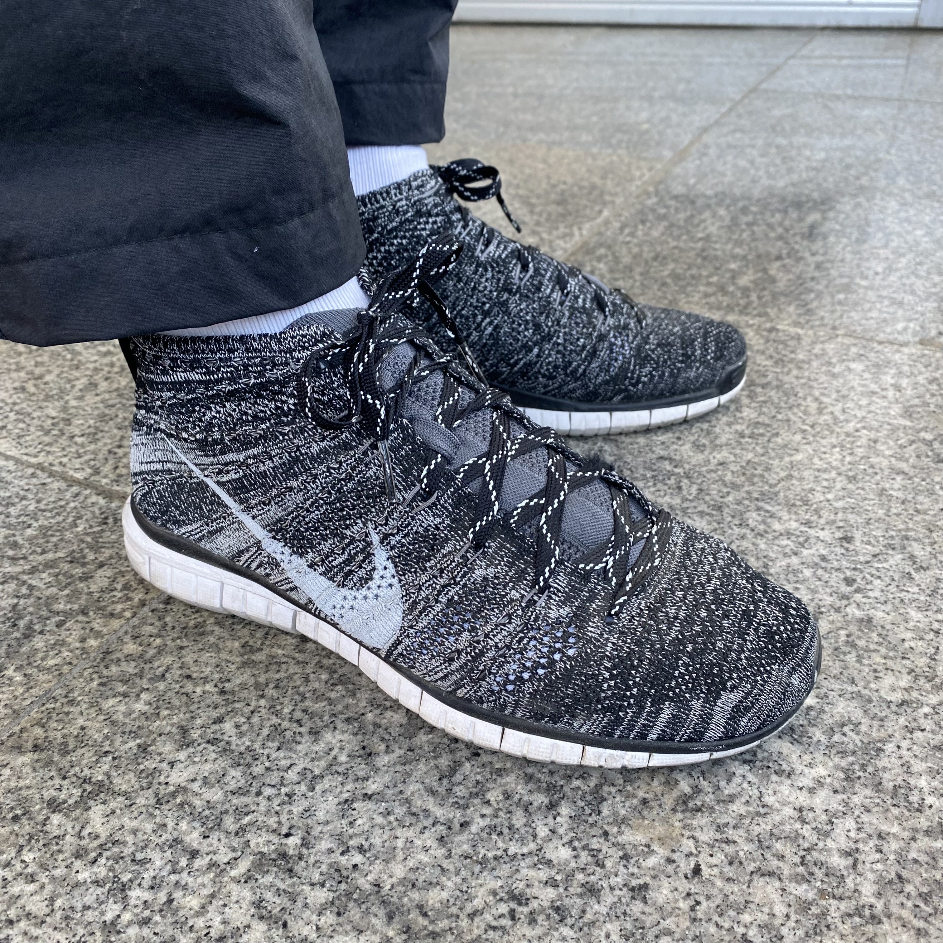 Nike Free Flyknit Chukka SP University Gold 착용 스타일