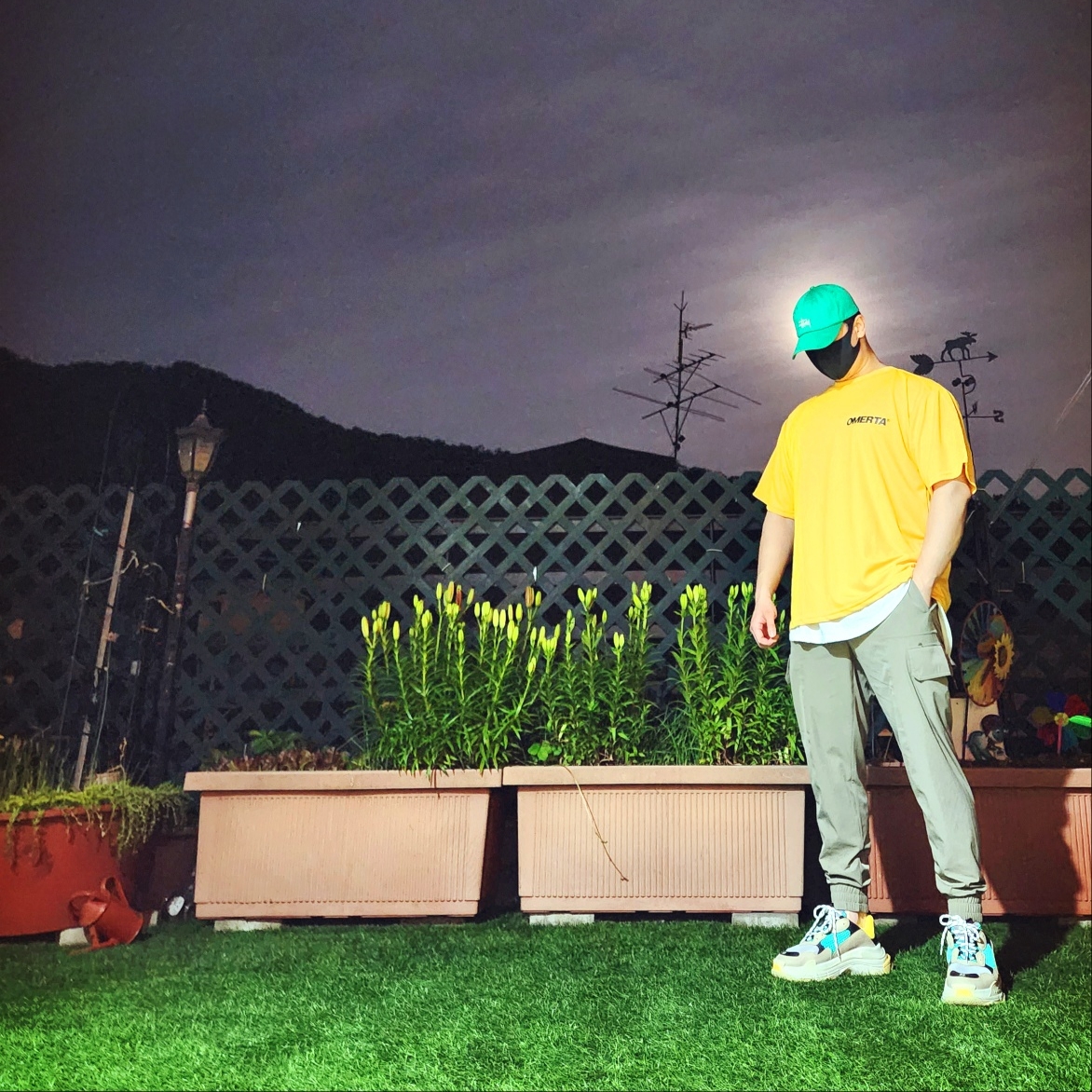 Balenciaga Triple S Yellow Green 착용 스타일 - 1