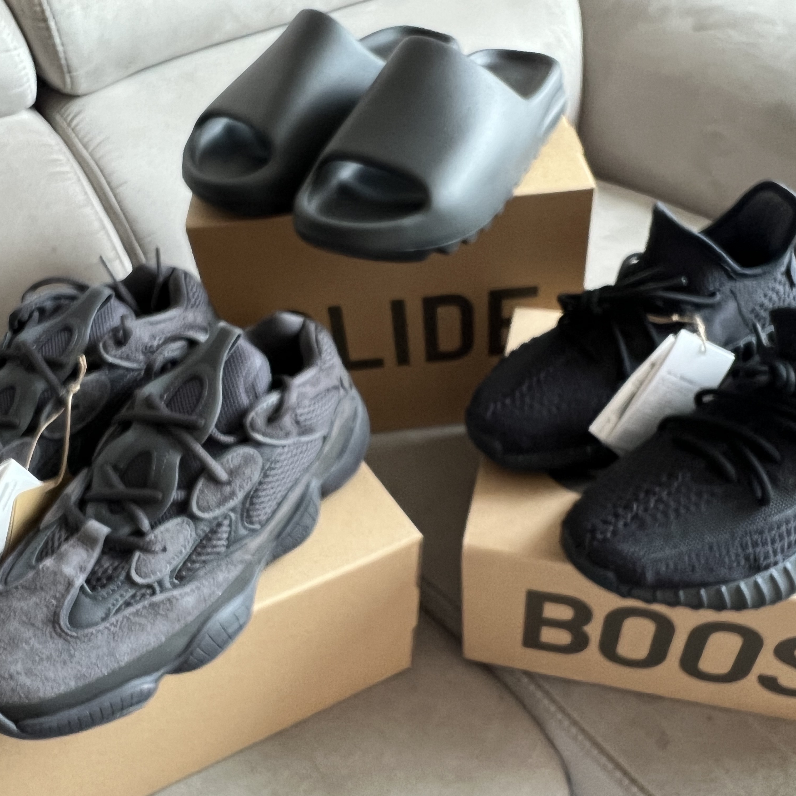 Adidas Yeezy Boost 350 V2 Onyx 착용 스타일