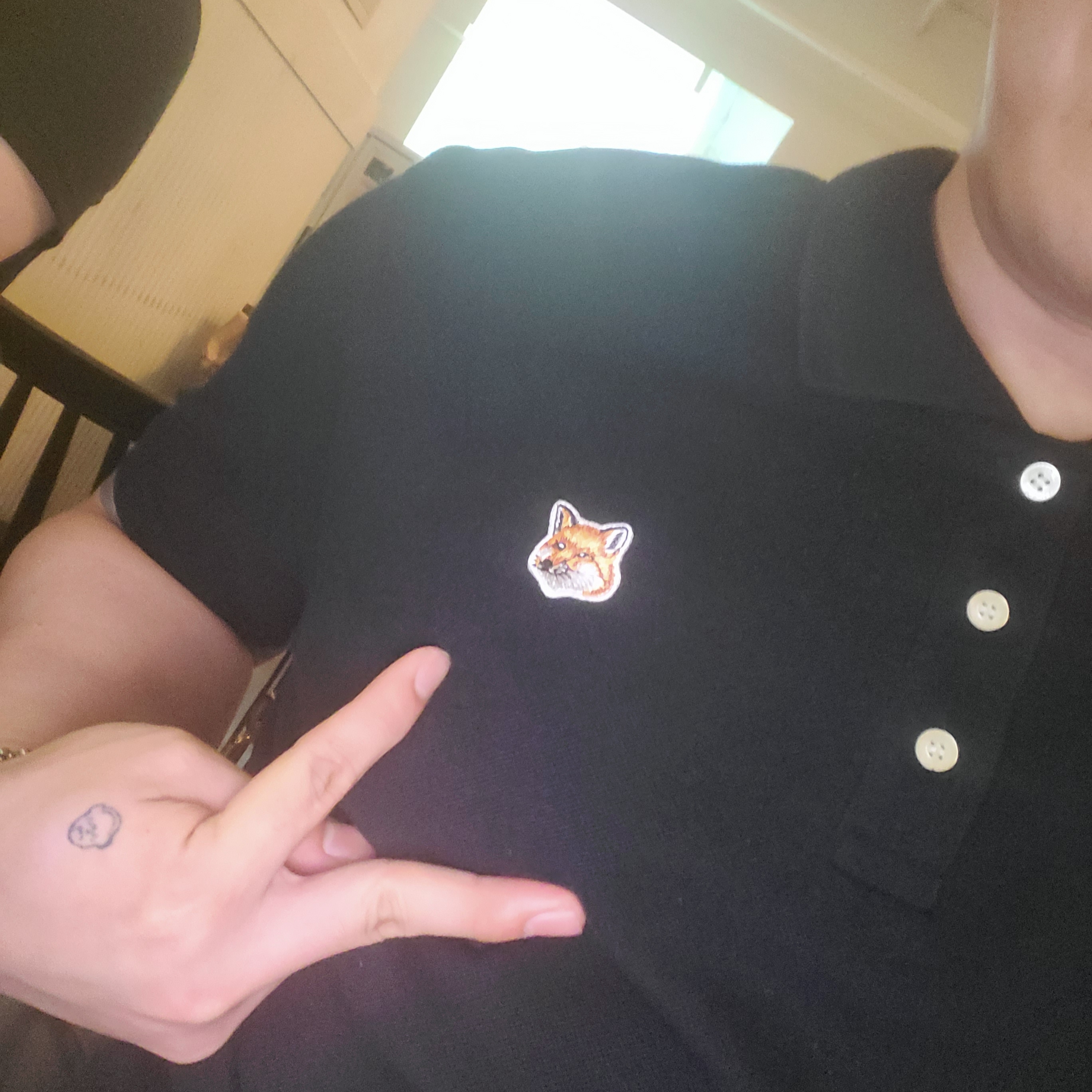 Maison Kitsune Fox Head Patch Classic Polo Black 착용 스타일
