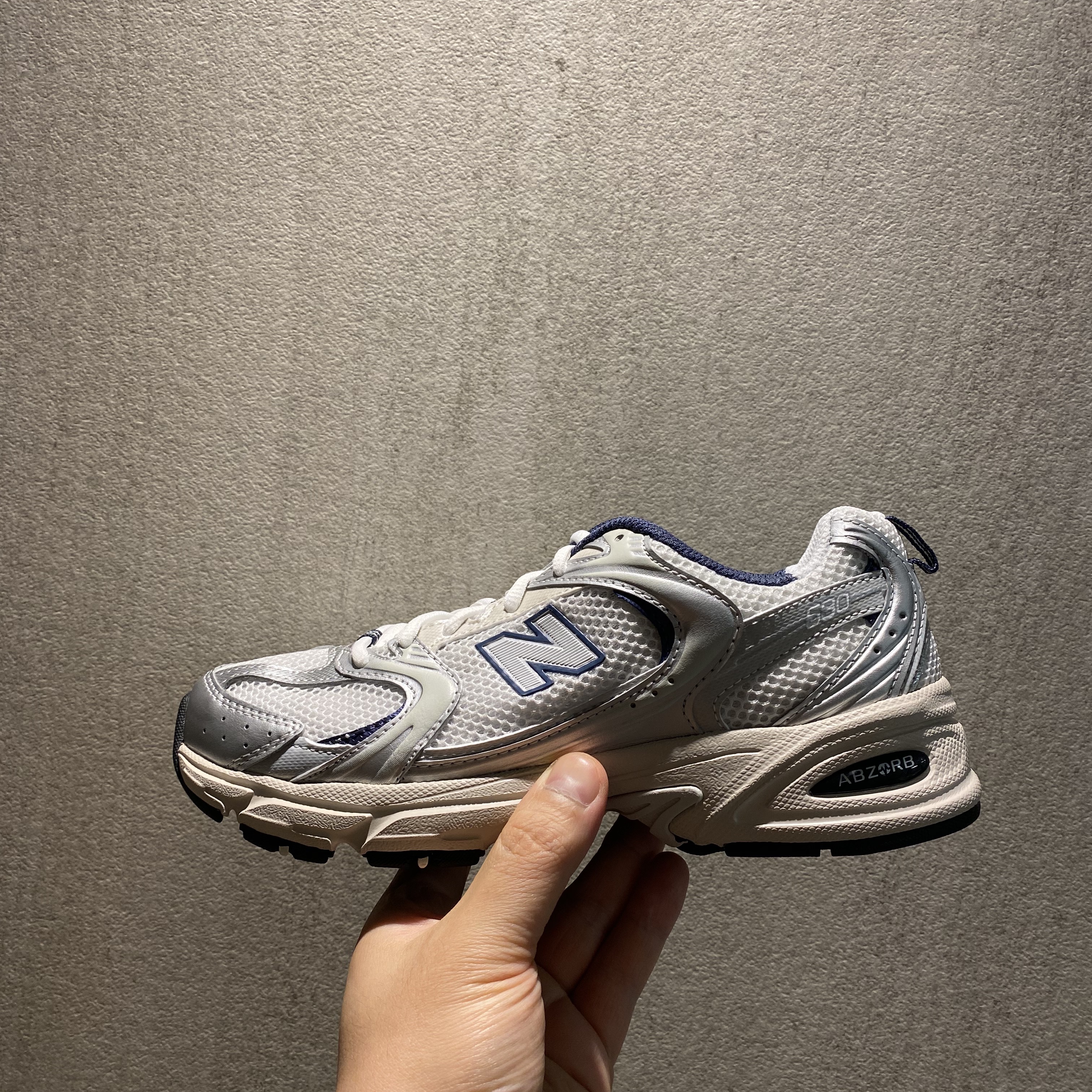 뉴발란스 530 스틸 그레이 착용 스타일