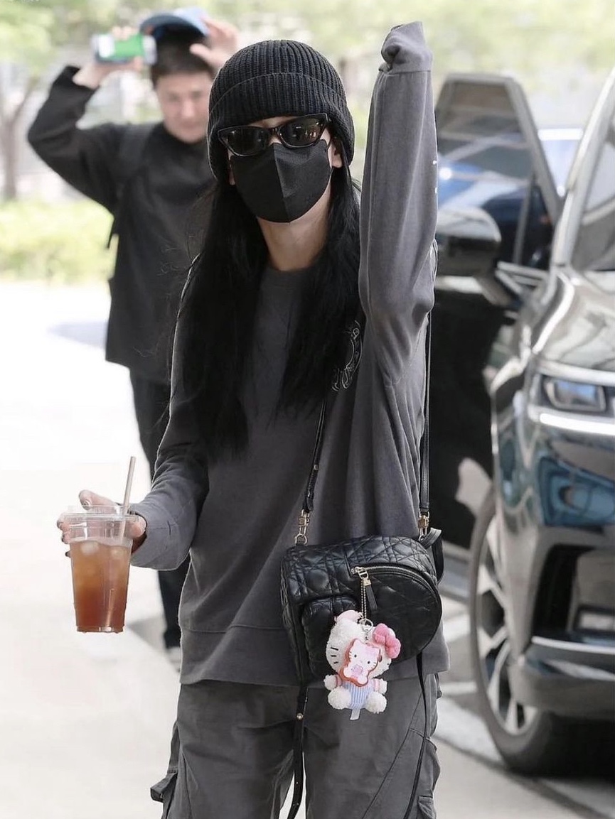 Dior Mini Backpack Cannage Lambskin Black 착용 스타일 - 1