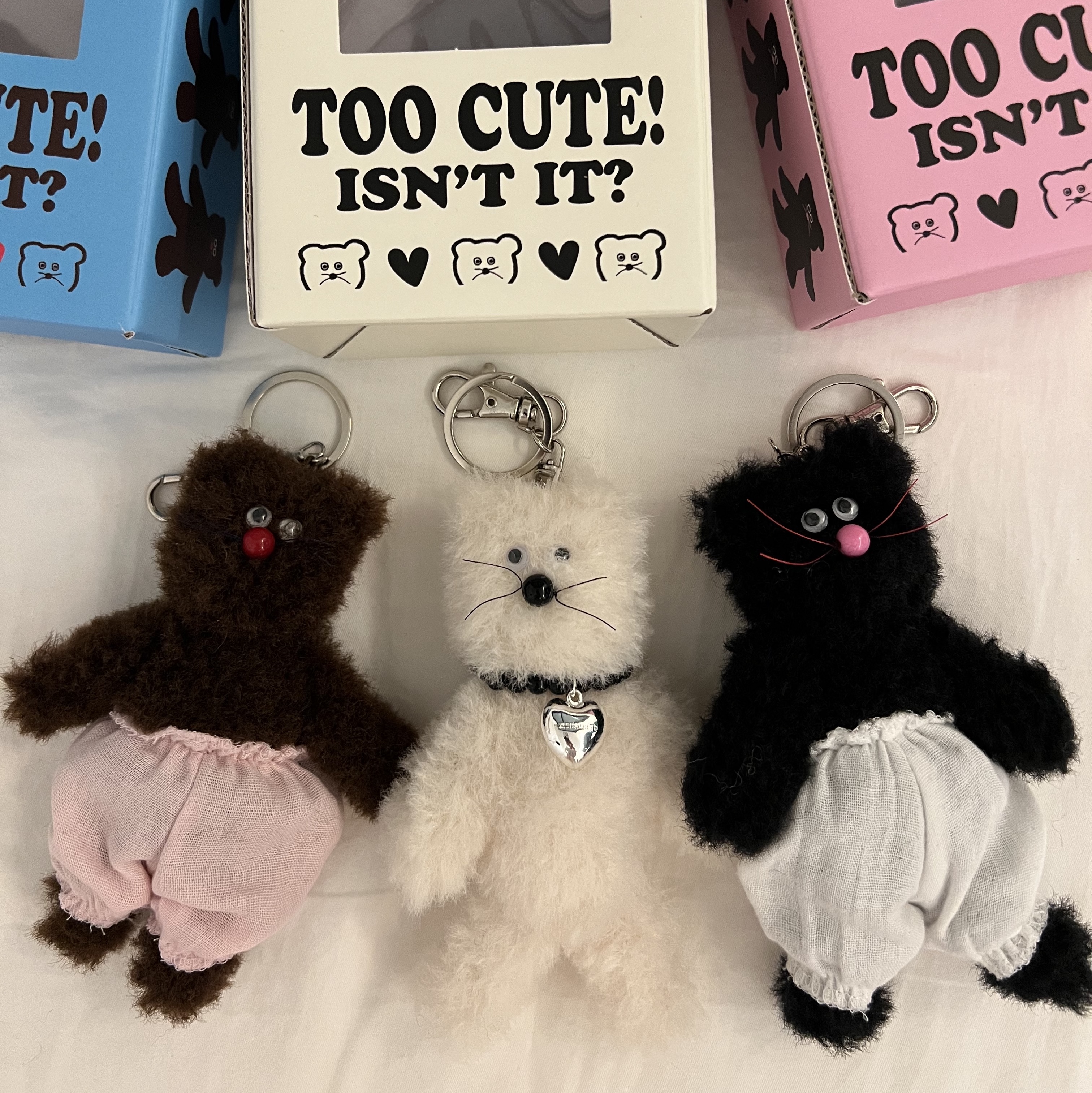 [KREAM 단독] Monamhee Creami Keyring Cream, Monamhee Bred Keyring with Pink Pants Brown 착용 스타일 - 1