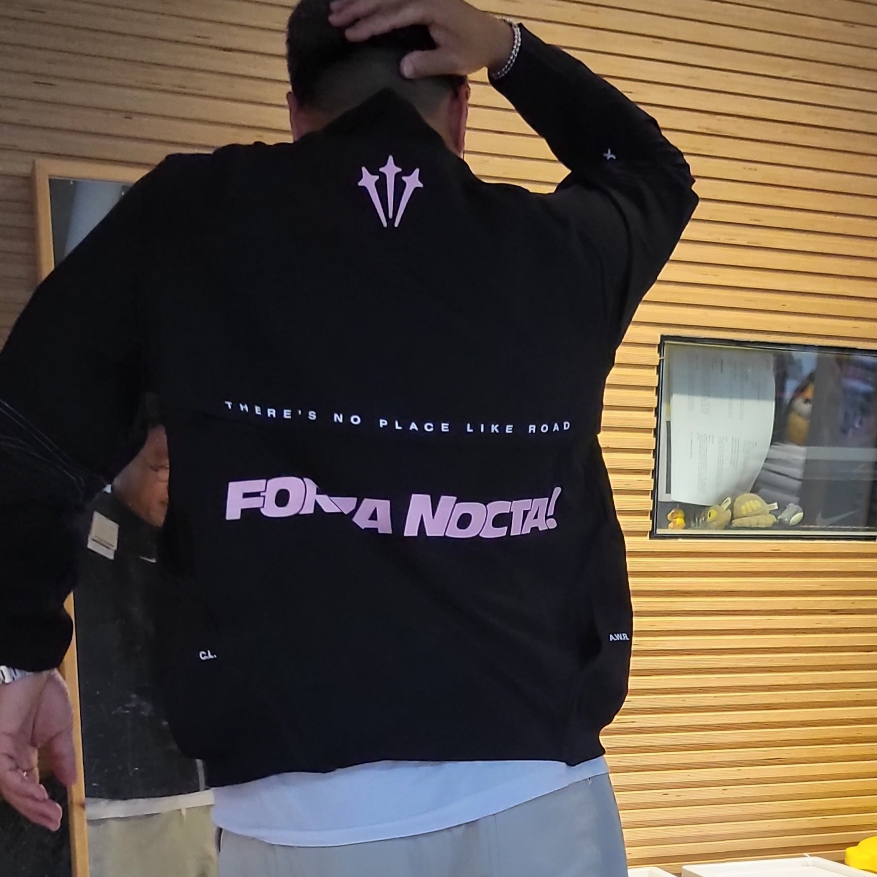(W) Nike x Drake Nocta NRG LR L/S Crew Black (DV3631-010) 착용 스타일 - 1