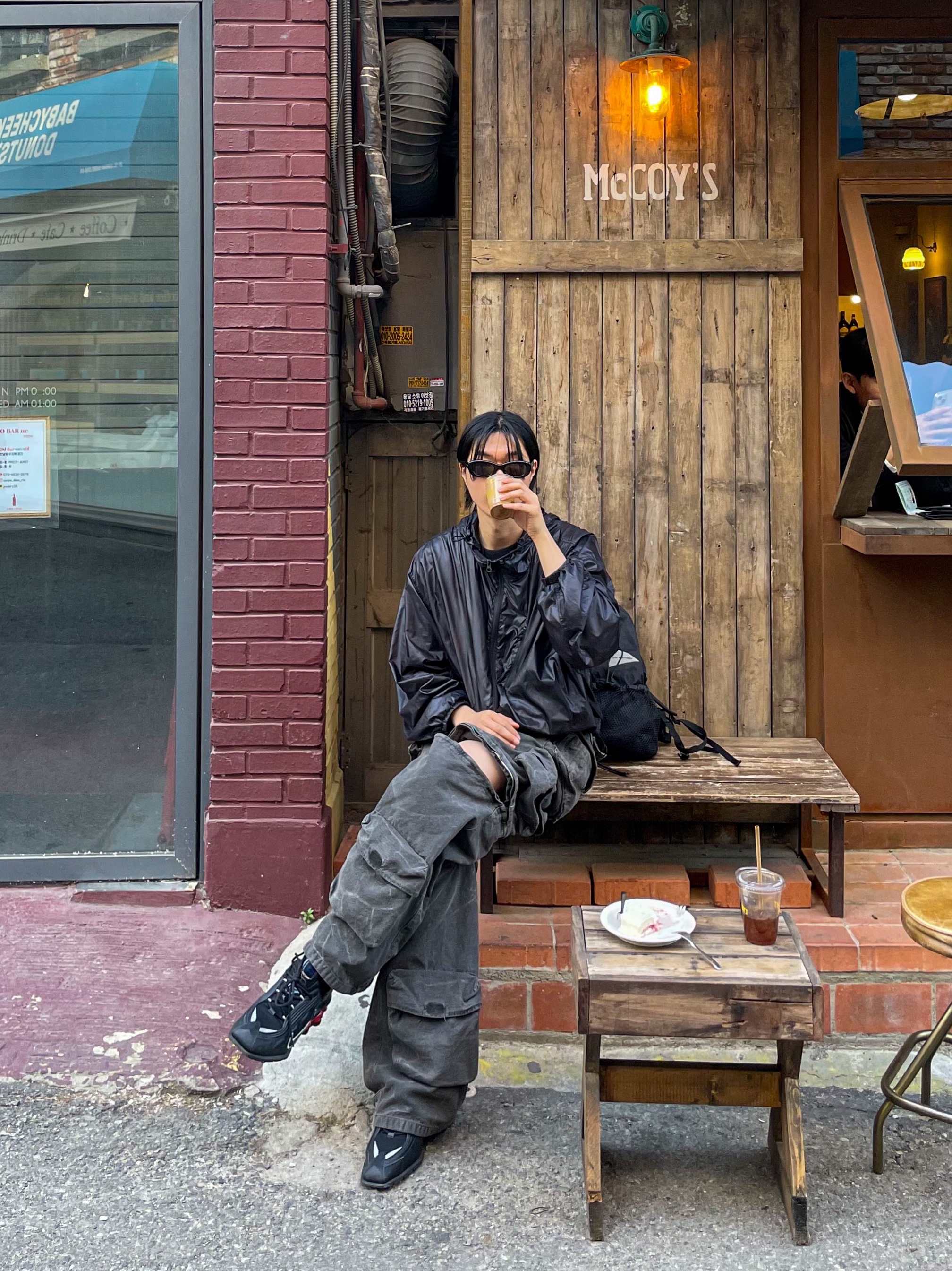 나이키 x 마틴 로즈 샥스 MR4 블랙 착용 스타일 - 1