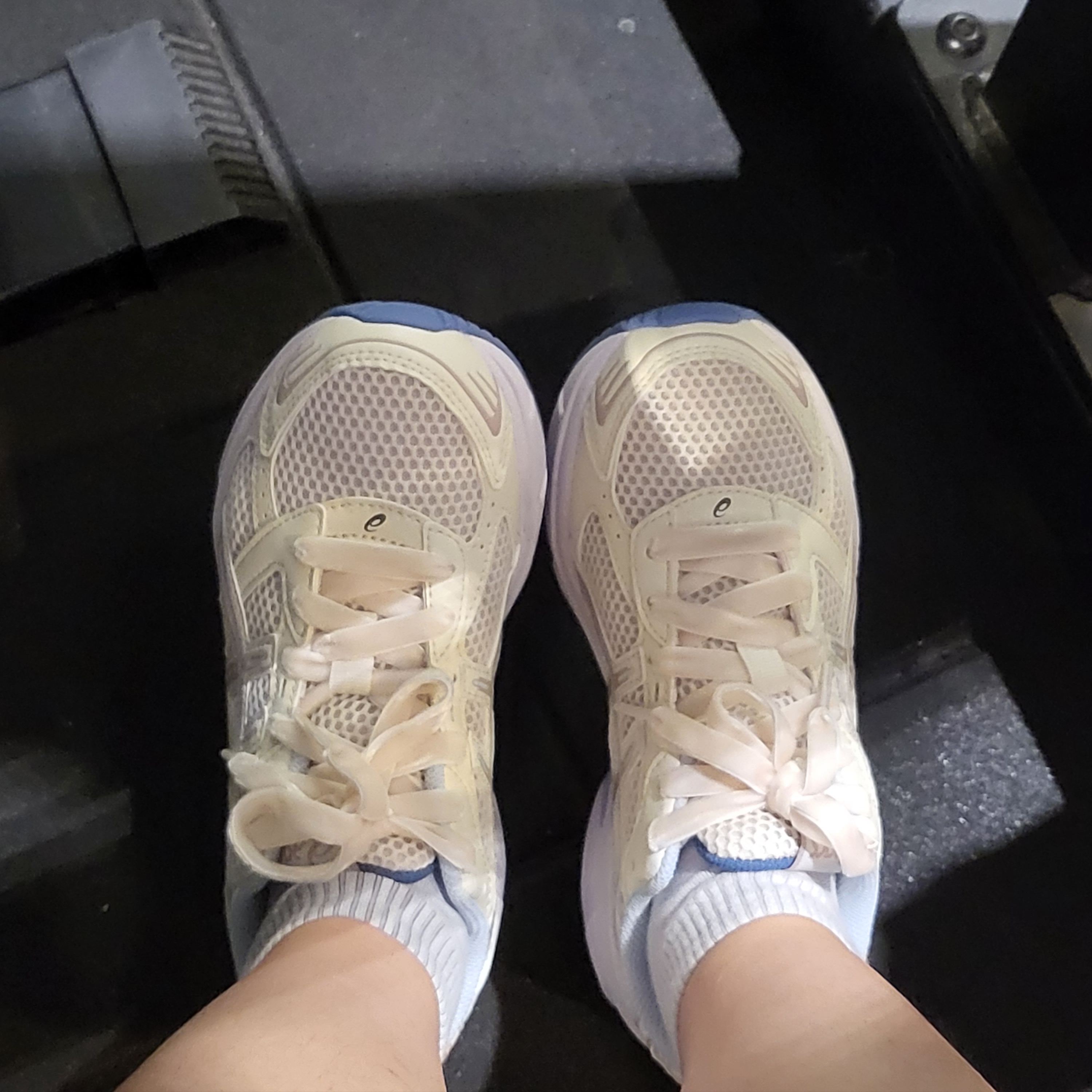 (W) Asics Gel-1130 Birch Mineral Beige 착용 스타일