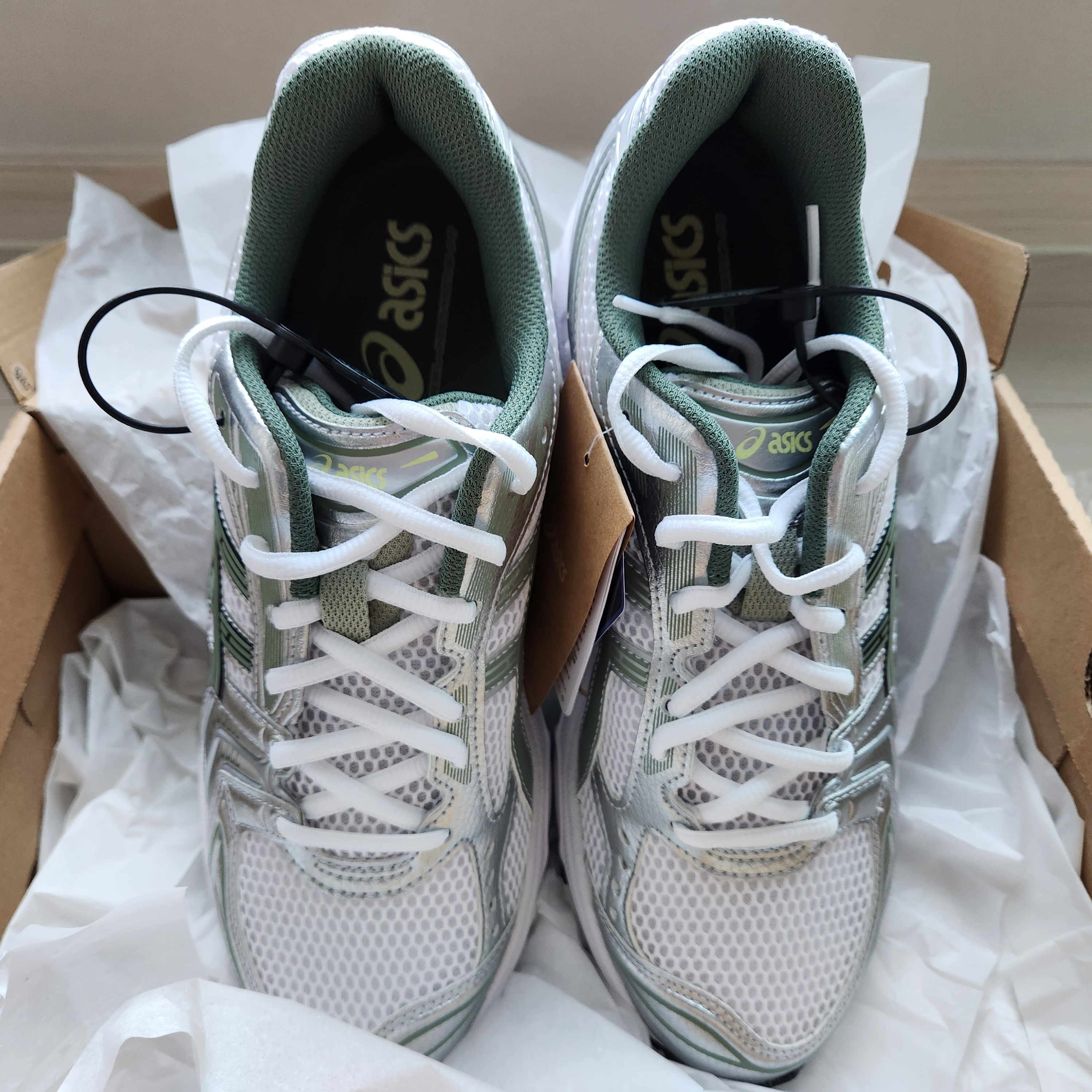 Asics Gel-Kayano 14 White Slate Grey 착용 스타일 - 1