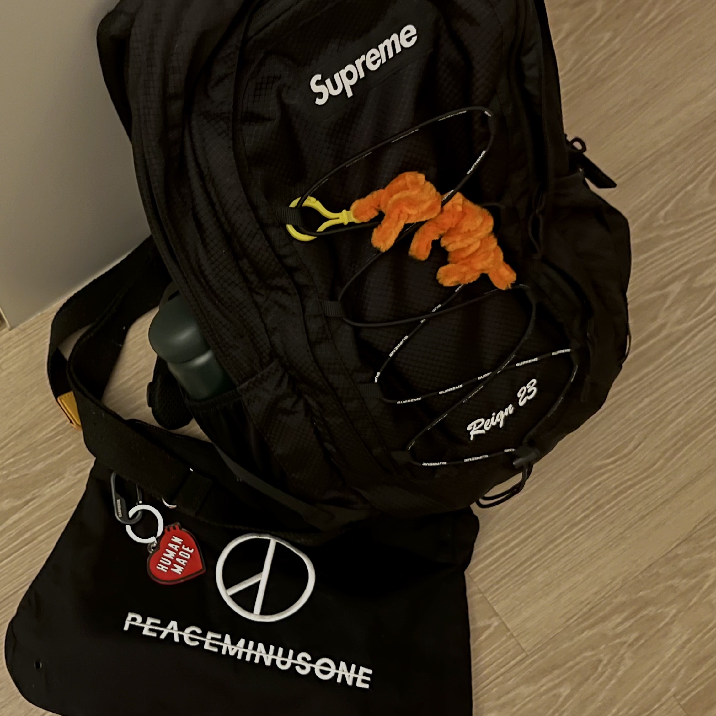 Human Made Heart Keyring Red, Supreme Backpack Black - 22SS 착용 스타일
