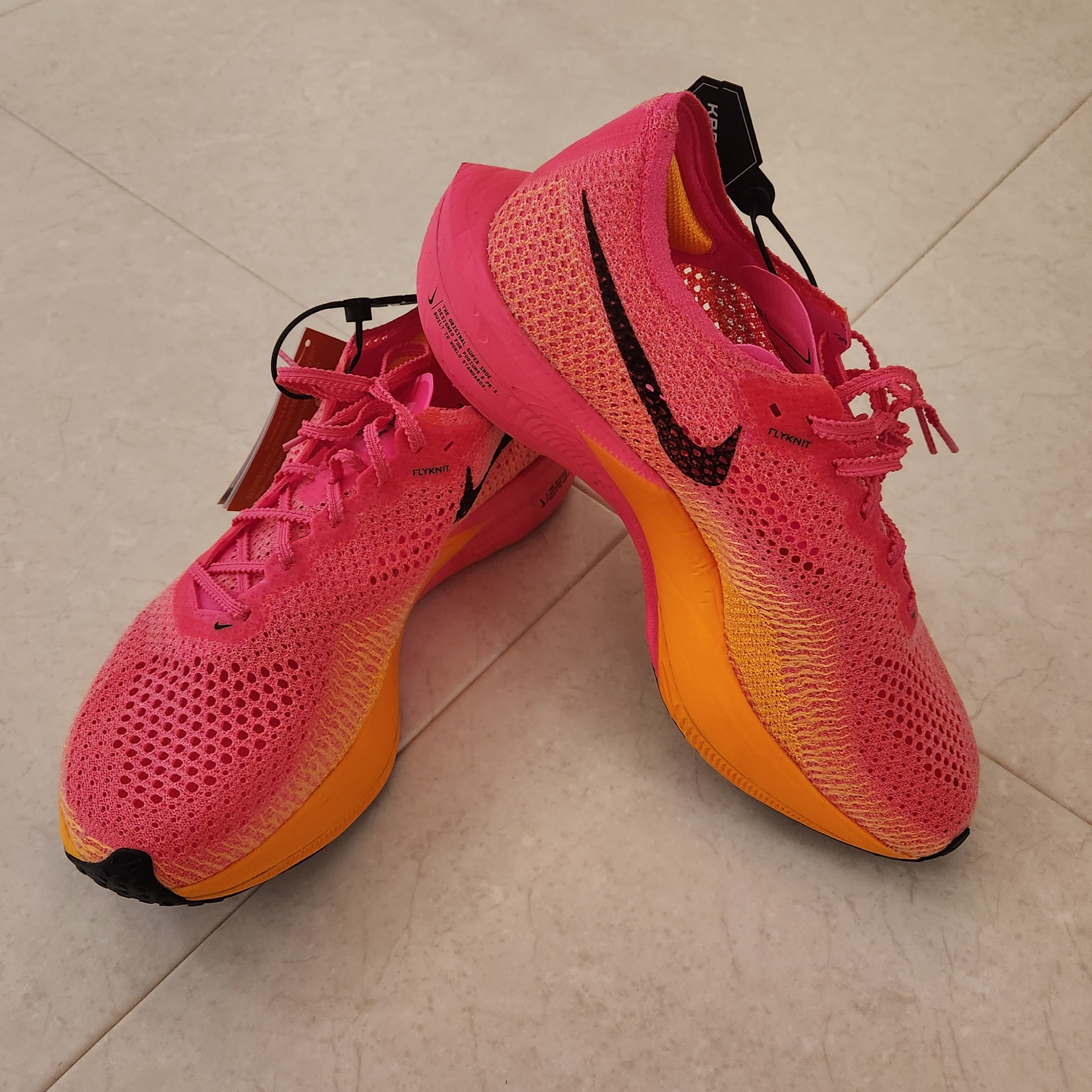 Nike ZoomX Vaporfly Next% 3 Hyper Pink 착용 스타일