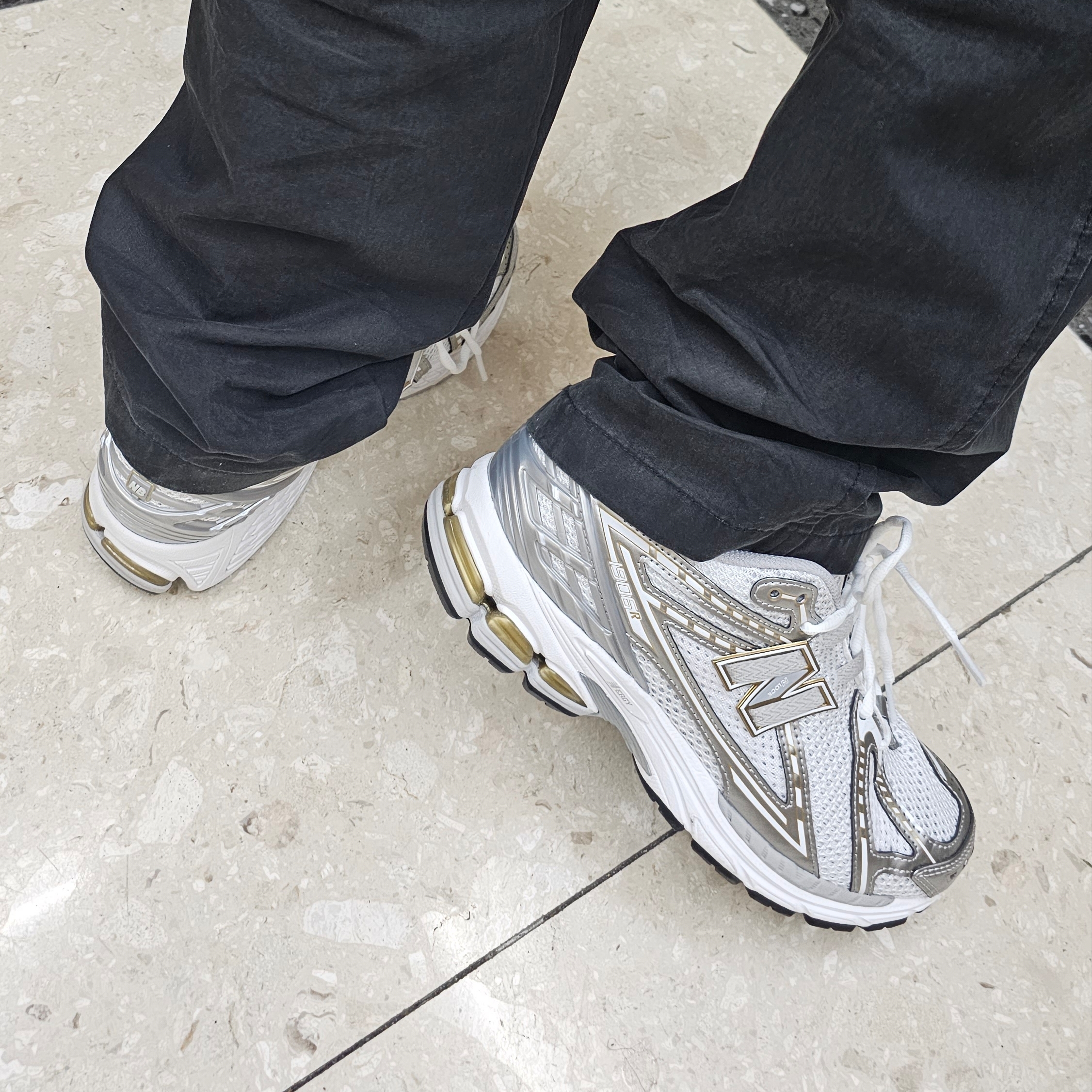 New Balance 1906R White Metallic Silver 착용 스타일