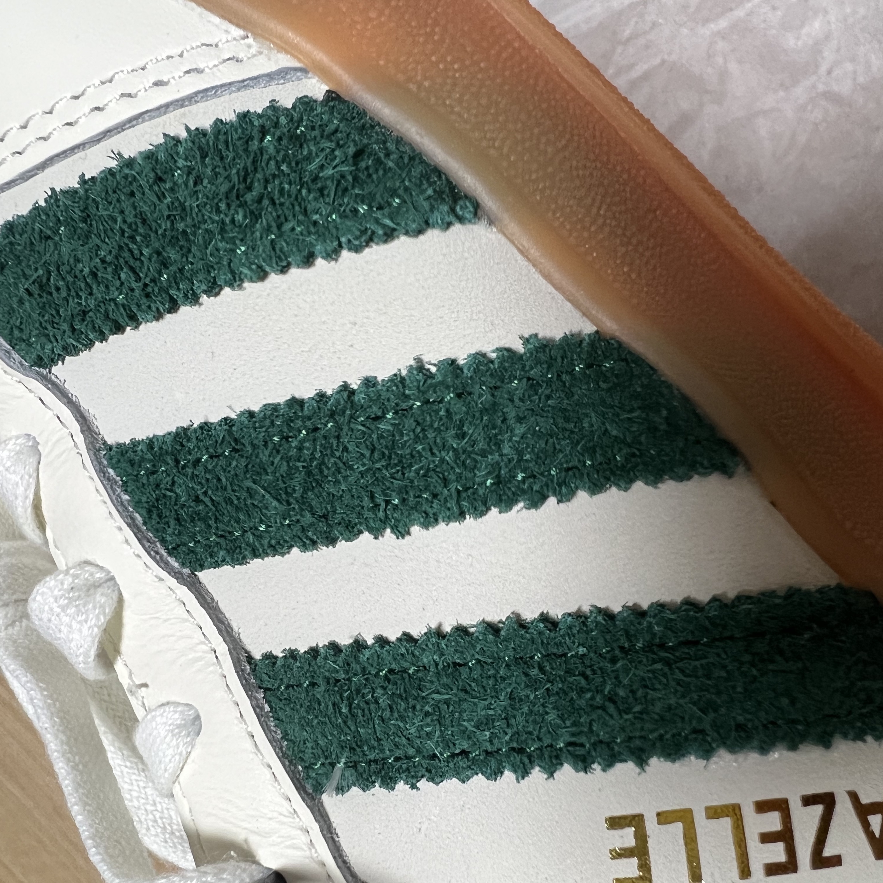 Adidas x Emmi Gazelle Indoor Off White Dark Green 착용 스타일 - 1