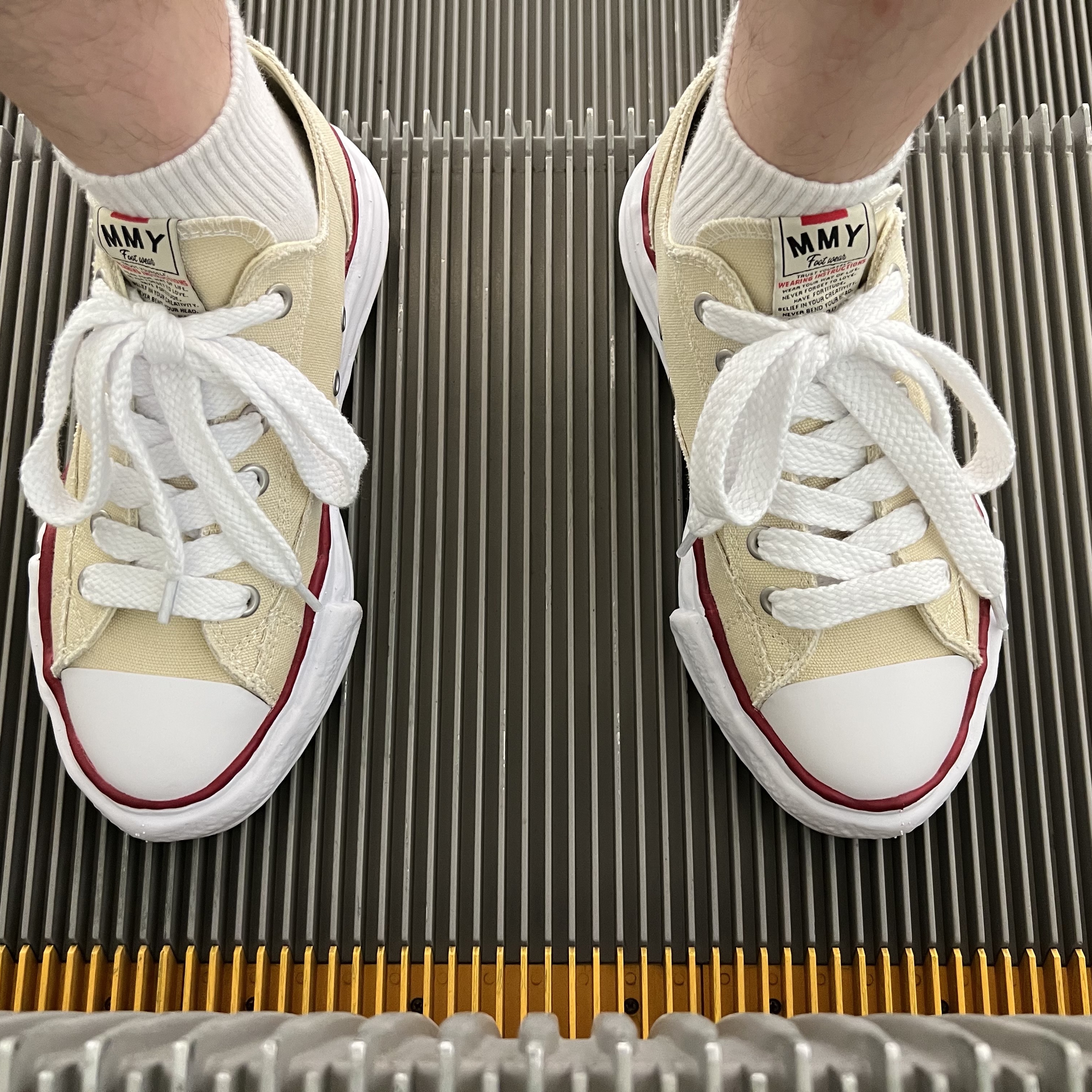 Maison Mihara Yasuhiro Peterson OG Sole Canvas Low-top Sneakers Natural 착용 스타일