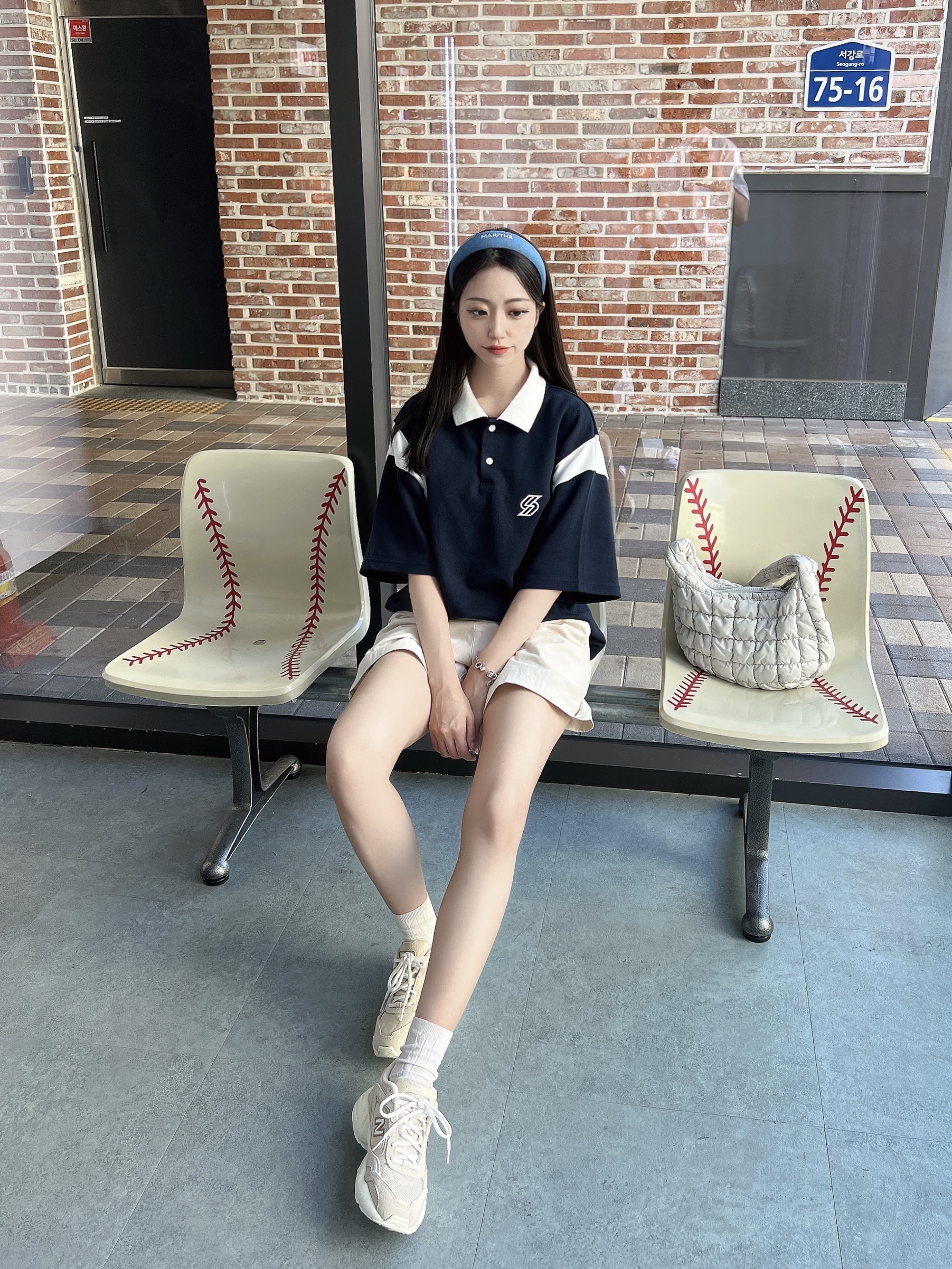 COS Quilted Mini Bag Light Grey, (W) New Balance 452 Beige - D Wide 착용 스타일 - 2