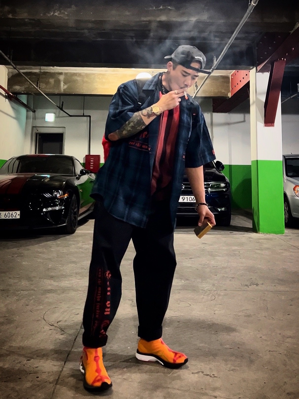 Supreme Pigment Canvas S Logo 6-Panel Black - 23SS, Supreme x Bernadette Corporation S/S Work Shirt Navy Plaid - 23SS 착용 스타일 - 2