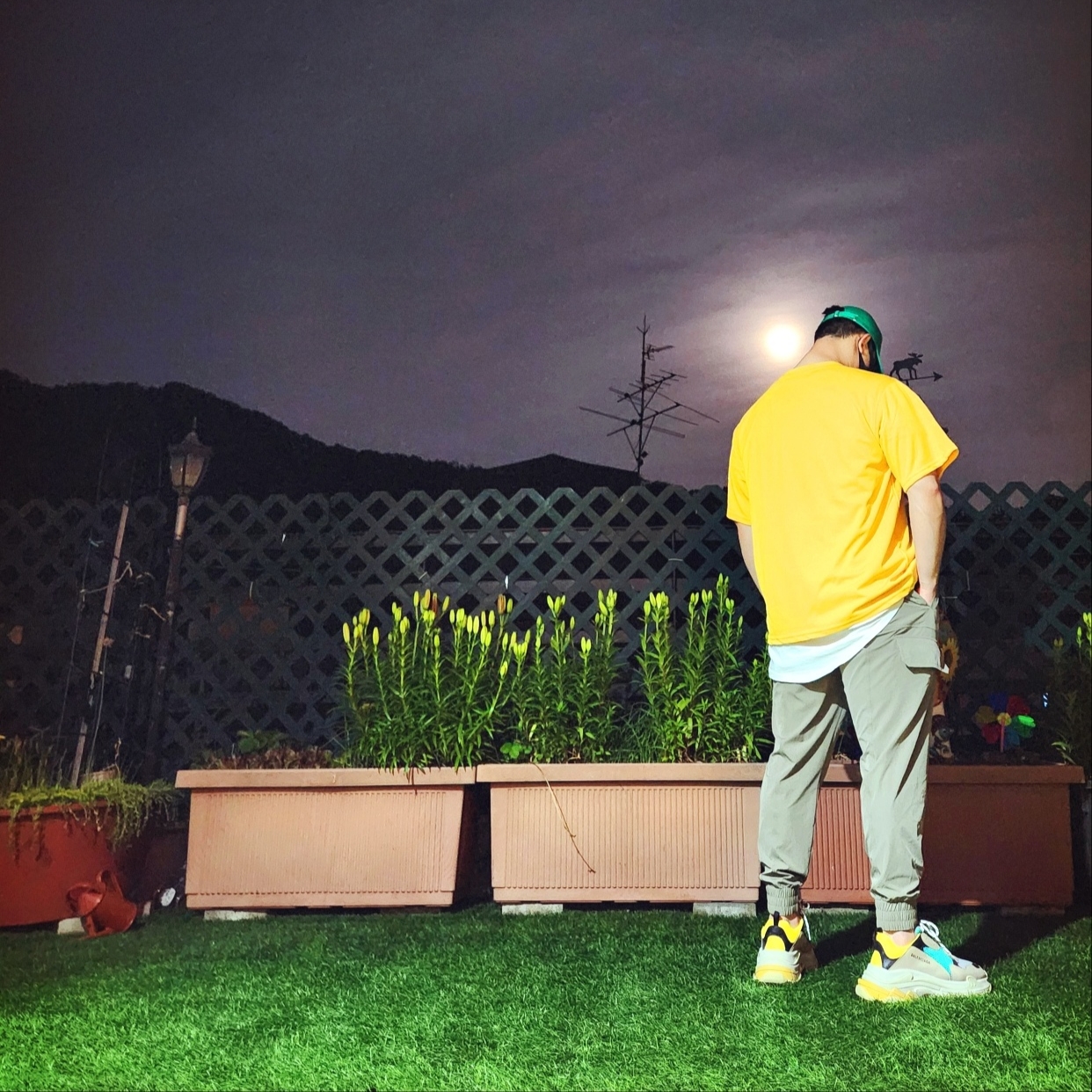 Balenciaga Triple S Yellow Green 착용 스타일 - 3