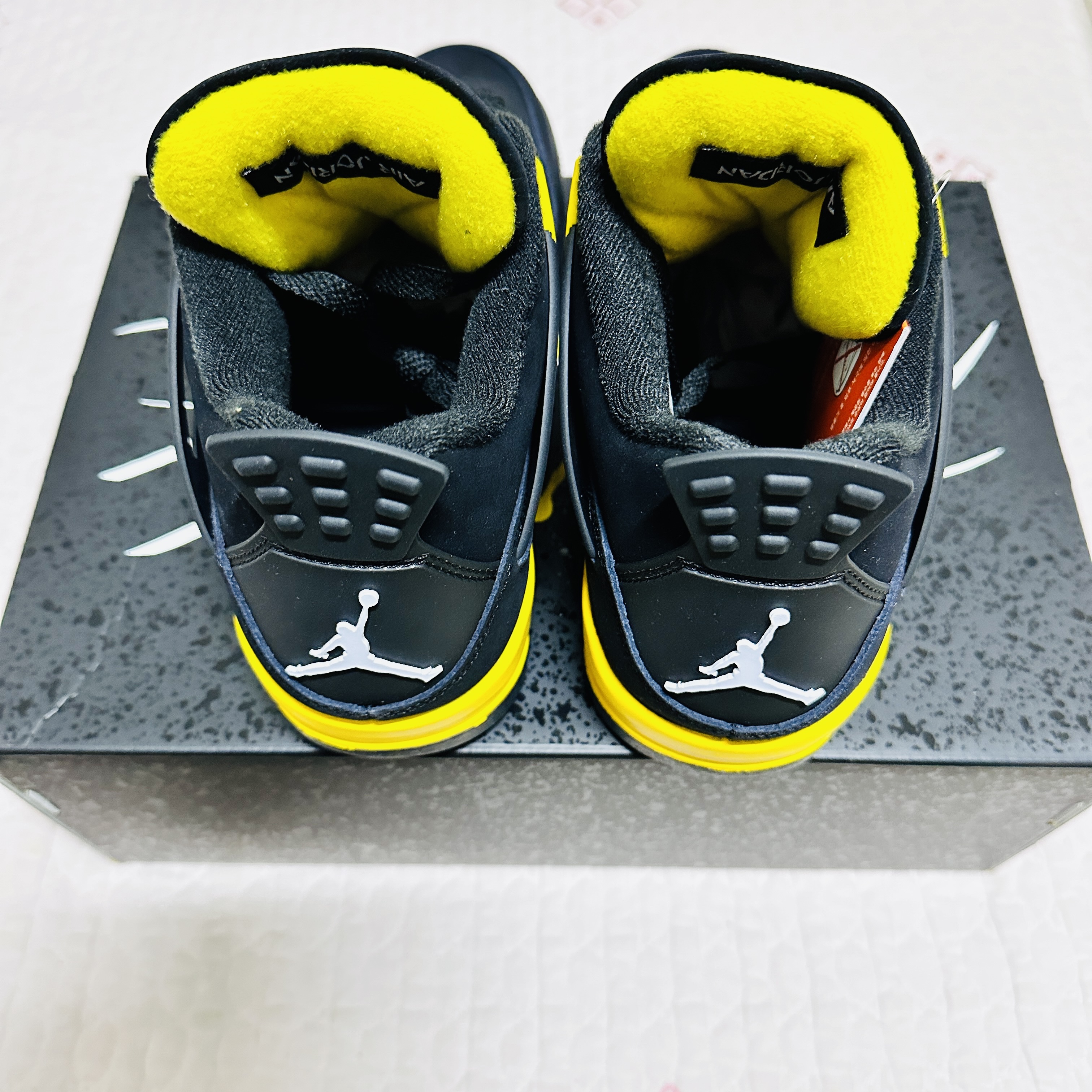 Jordan 4 Retro Thunder 2023 착용 스타일 - 4