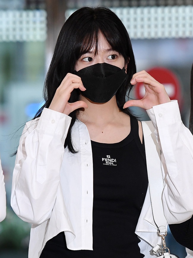 (W) Fendi Cotton Top Black 착용 스타일