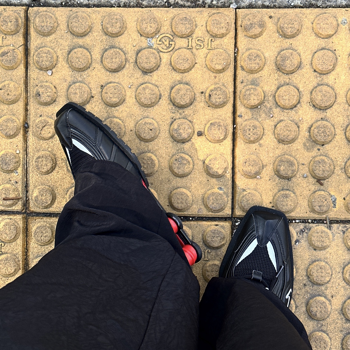 Nike x Martine Rose Shox MR4 Black 착용 스타일