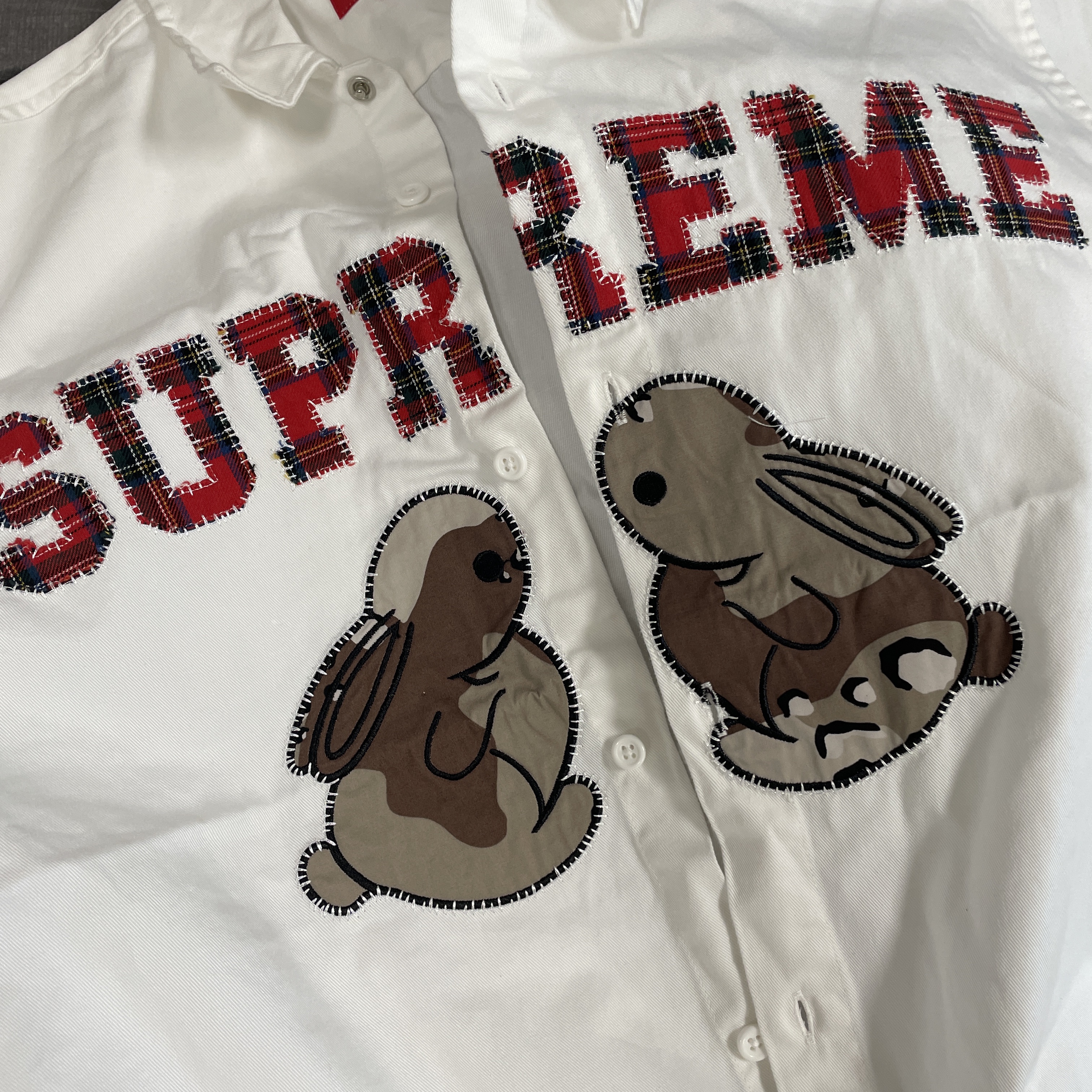 Supreme Bunnies S/S Work Shirt White - 23SS 착용 스타일