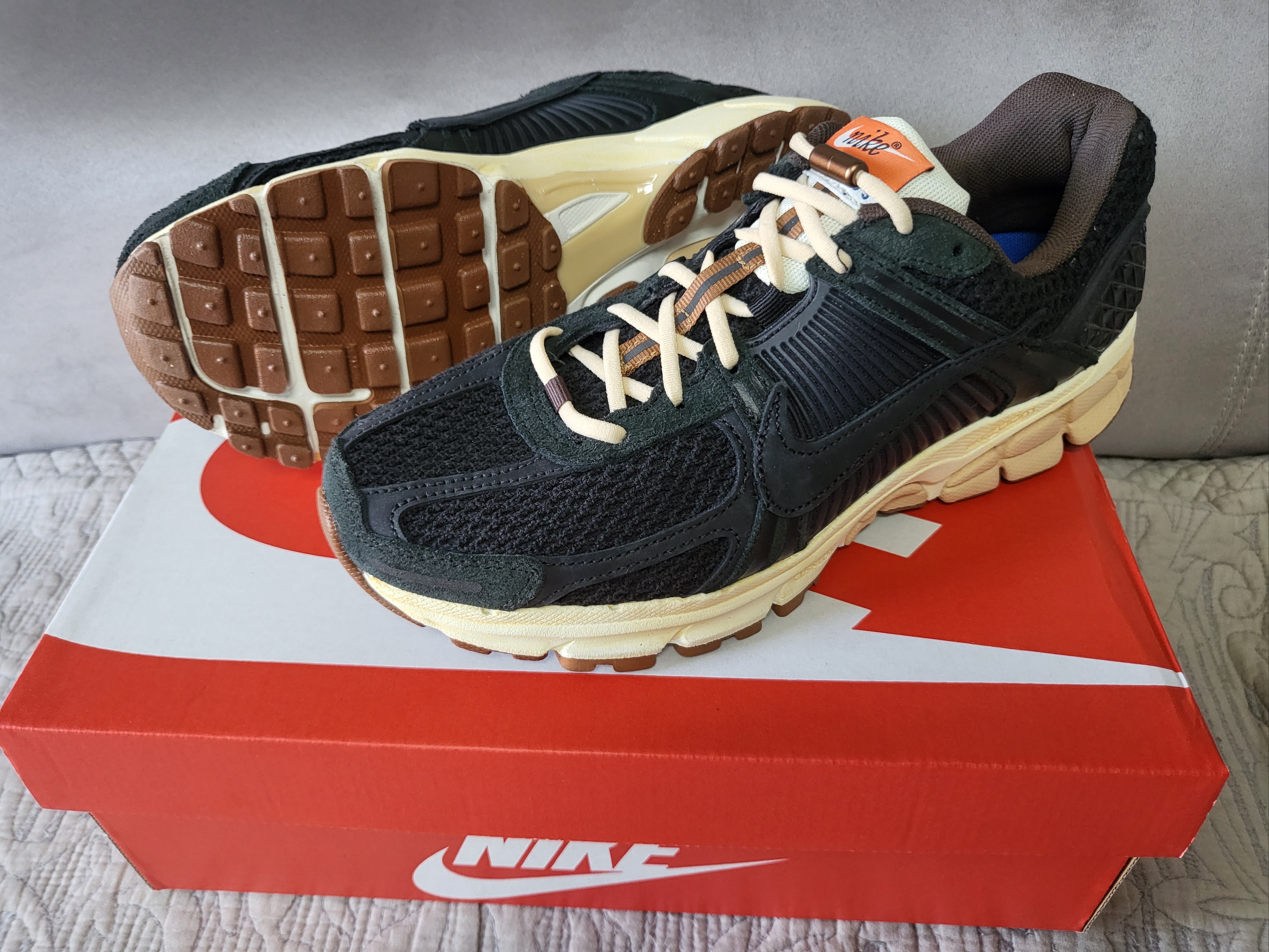 (W) Nike Zoom Vomero 5 Black 착용 스타일