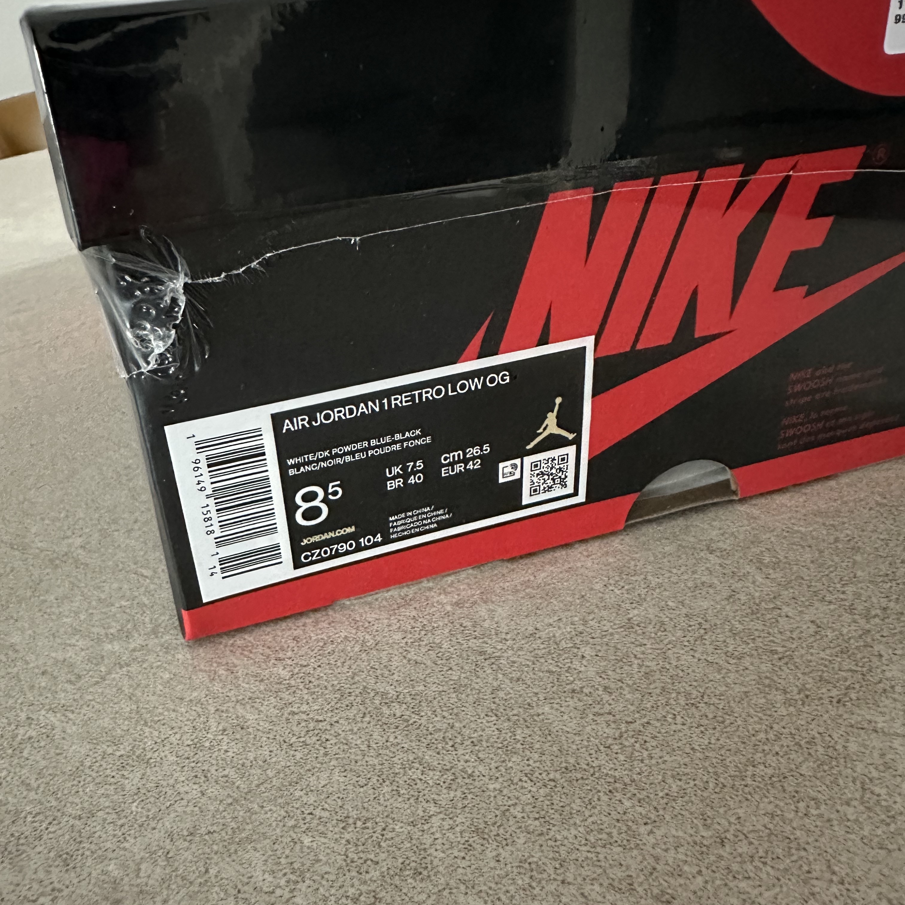 Jordan 1 Retro Low OG Black and Dark Powder Blue 착용 스타일 - 4