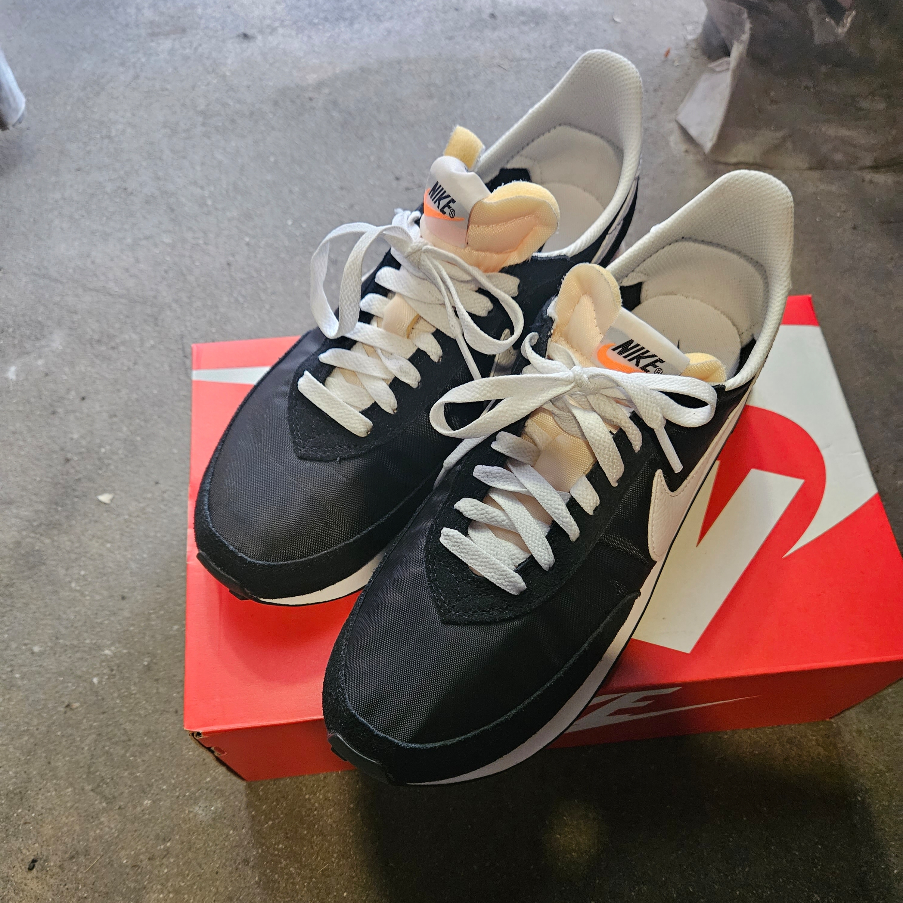 Nike Waffle Trainer 2 Black White 착용 스타일