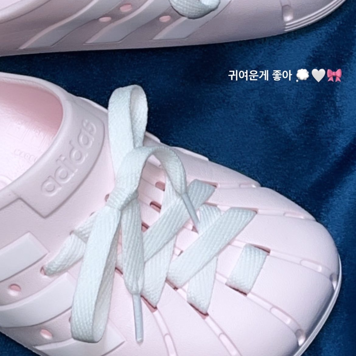 Adidas Adilette Clogs Almost Pink 착용 스타일