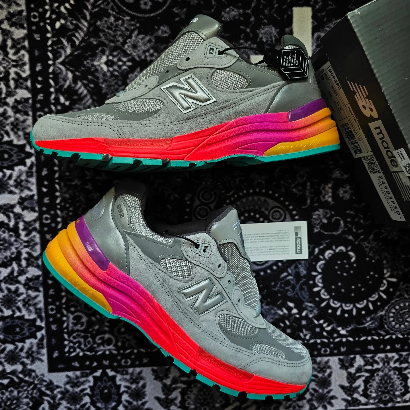 New Balance 992 Made in USA Grey Silver 착용 스타일 - 1