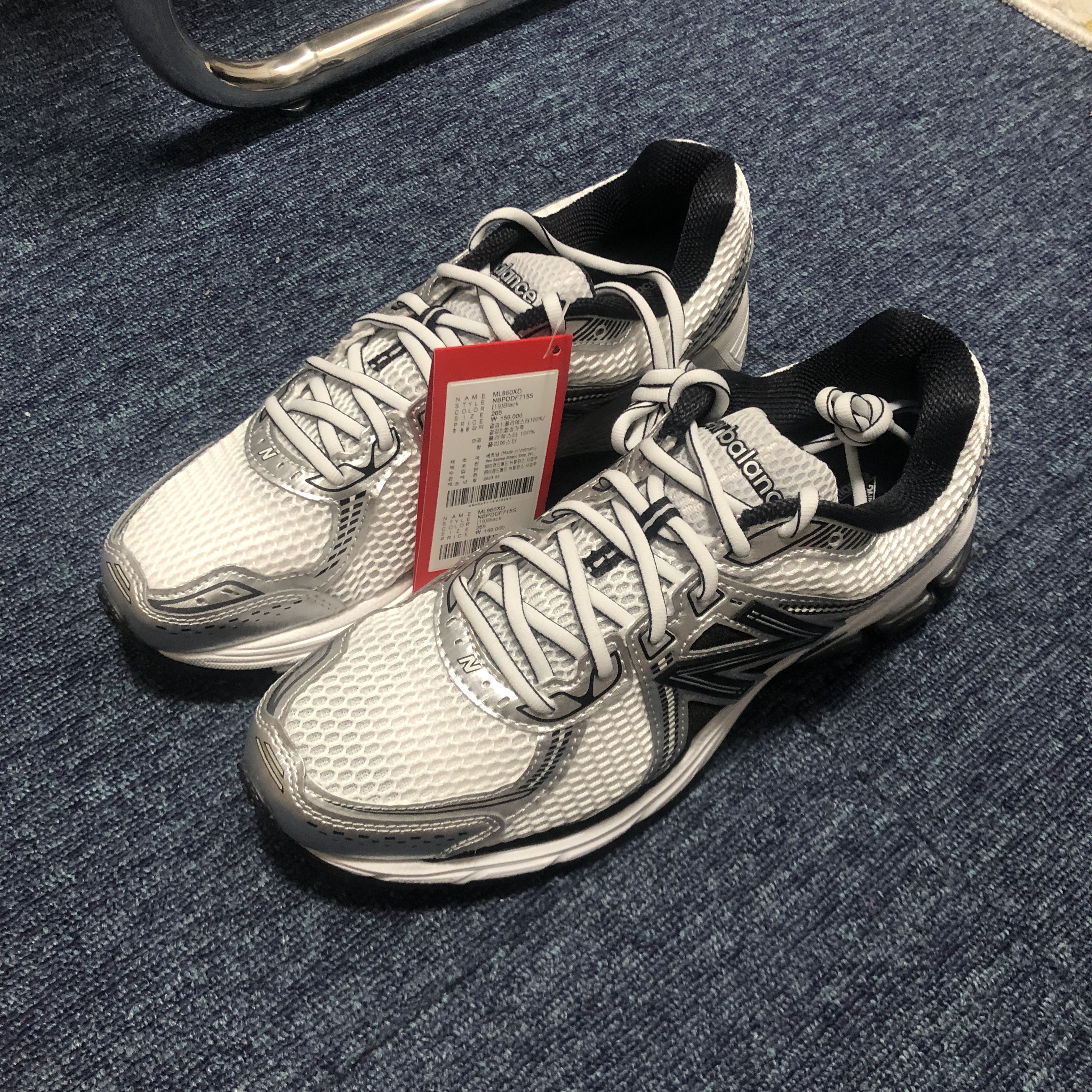New Balance 860v2 White Black 착용 스타일