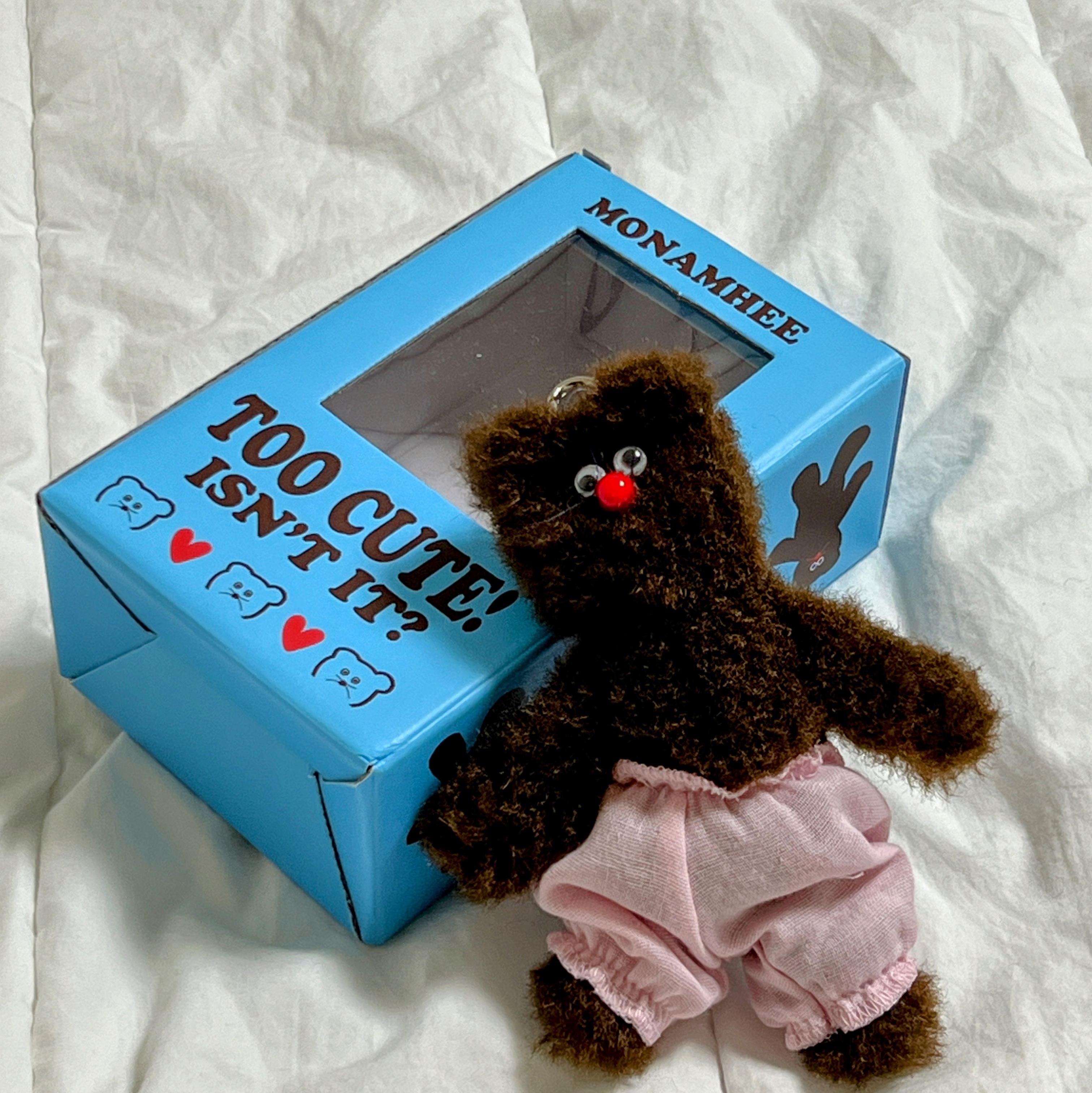 [KREAM 단독] Monamhee Bred Keyring with Pink Pants Brown 착용 스타일 - 1