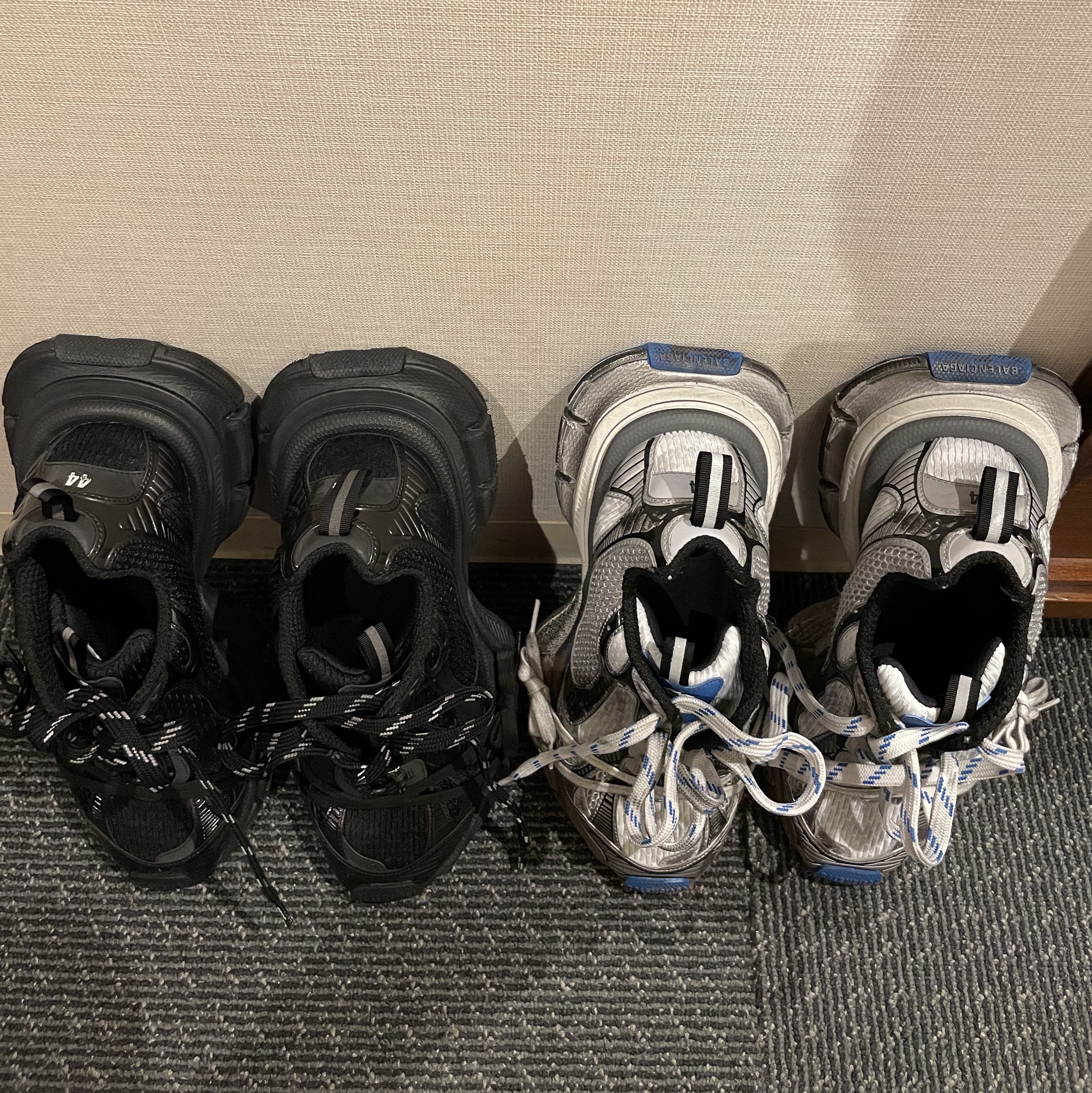 Balenciaga 3XL Sneakers Worn Out Grey White Blue, Balenciaga 3XL Sneakers Black 착용 스타일