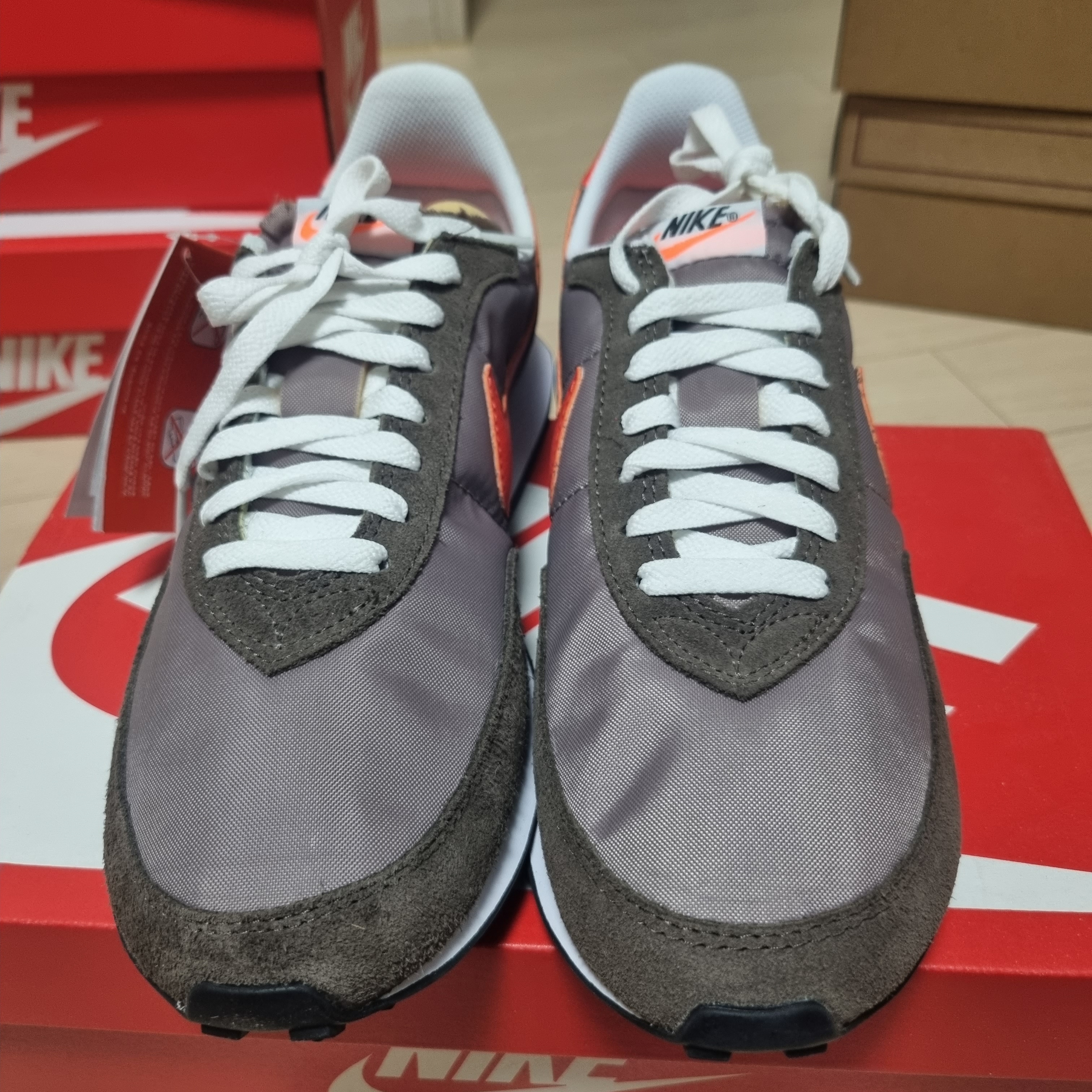 Nike Waffle Trainer 2 Moon Fossil Team Orange 착용 스타일 - 3