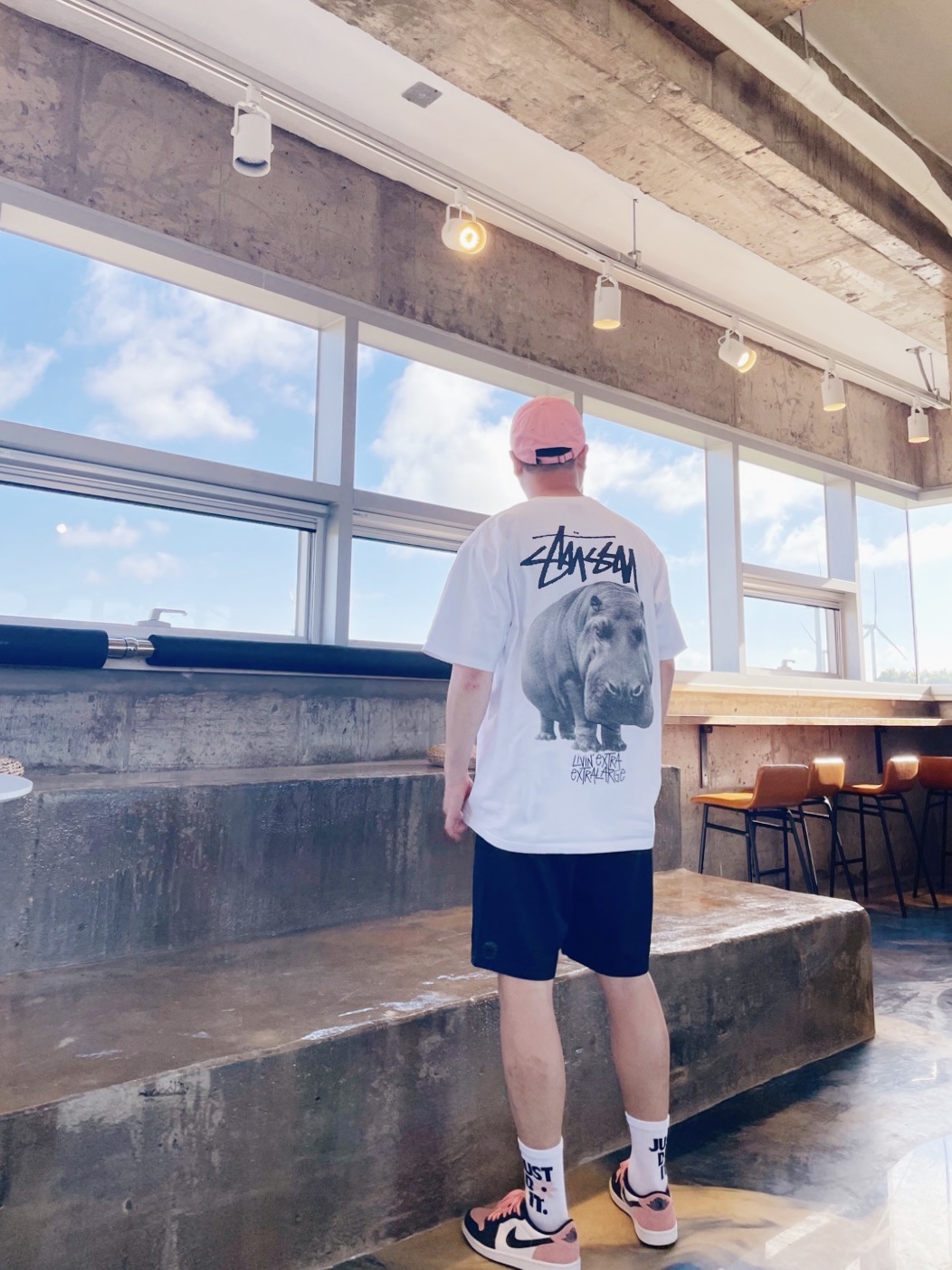 Stussy Washed Stock Low Pro Cap Rust, Stussy Livin' Large T-Shirt White 착용 스타일 - 3