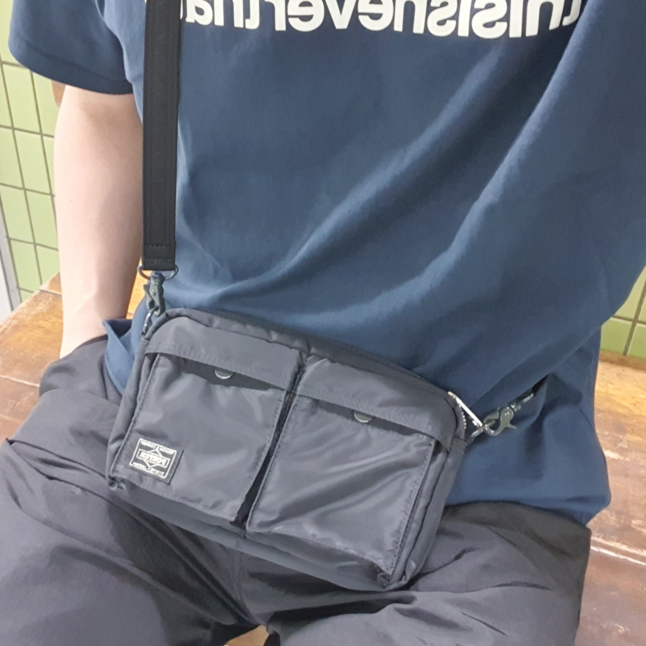 Porter Tanker Shoulder Bag Black 착용 스타일