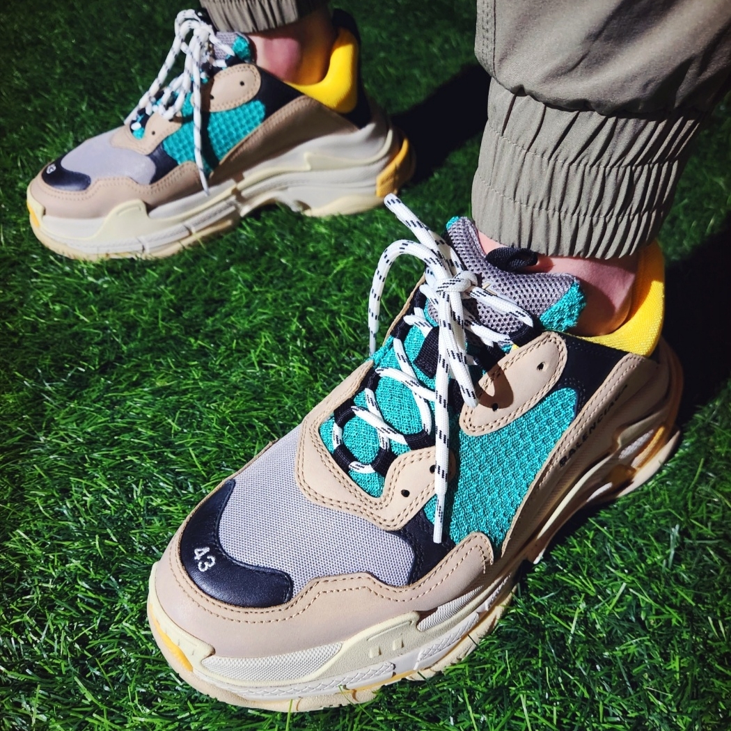 Balenciaga Triple S Yellow Green 착용 스타일 - 5
