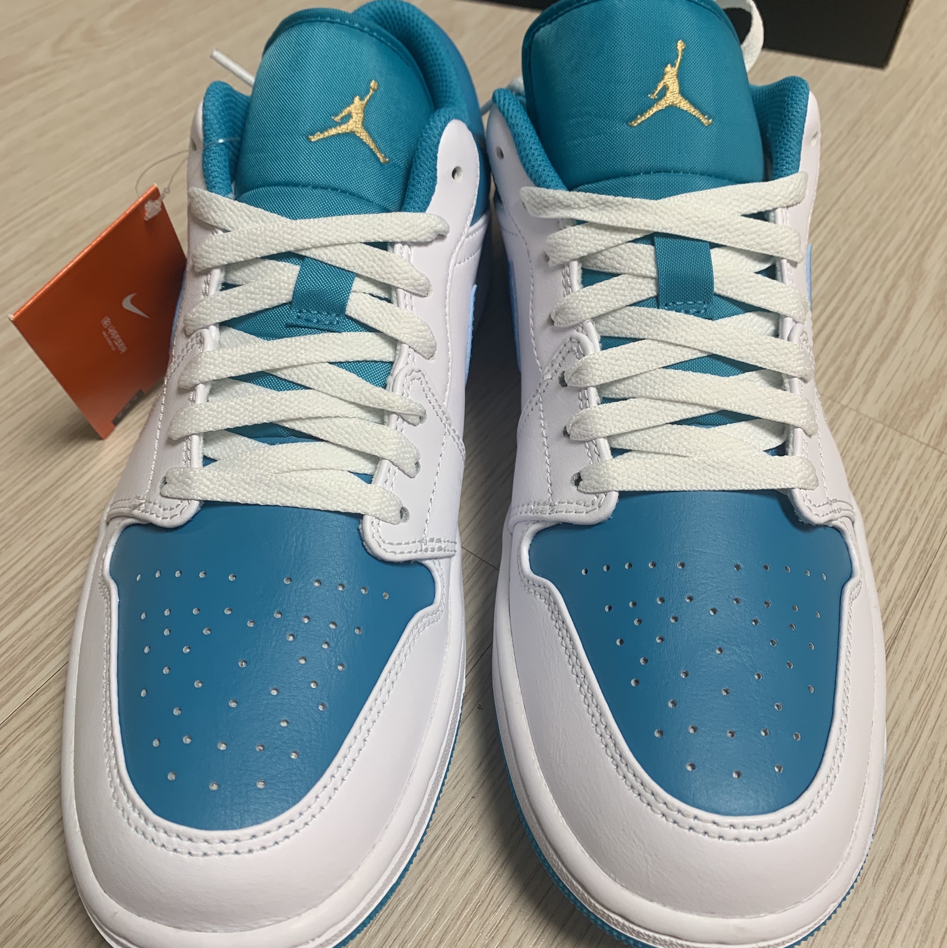Jordan 1 Low White Aquatone 착용 스타일 - 2