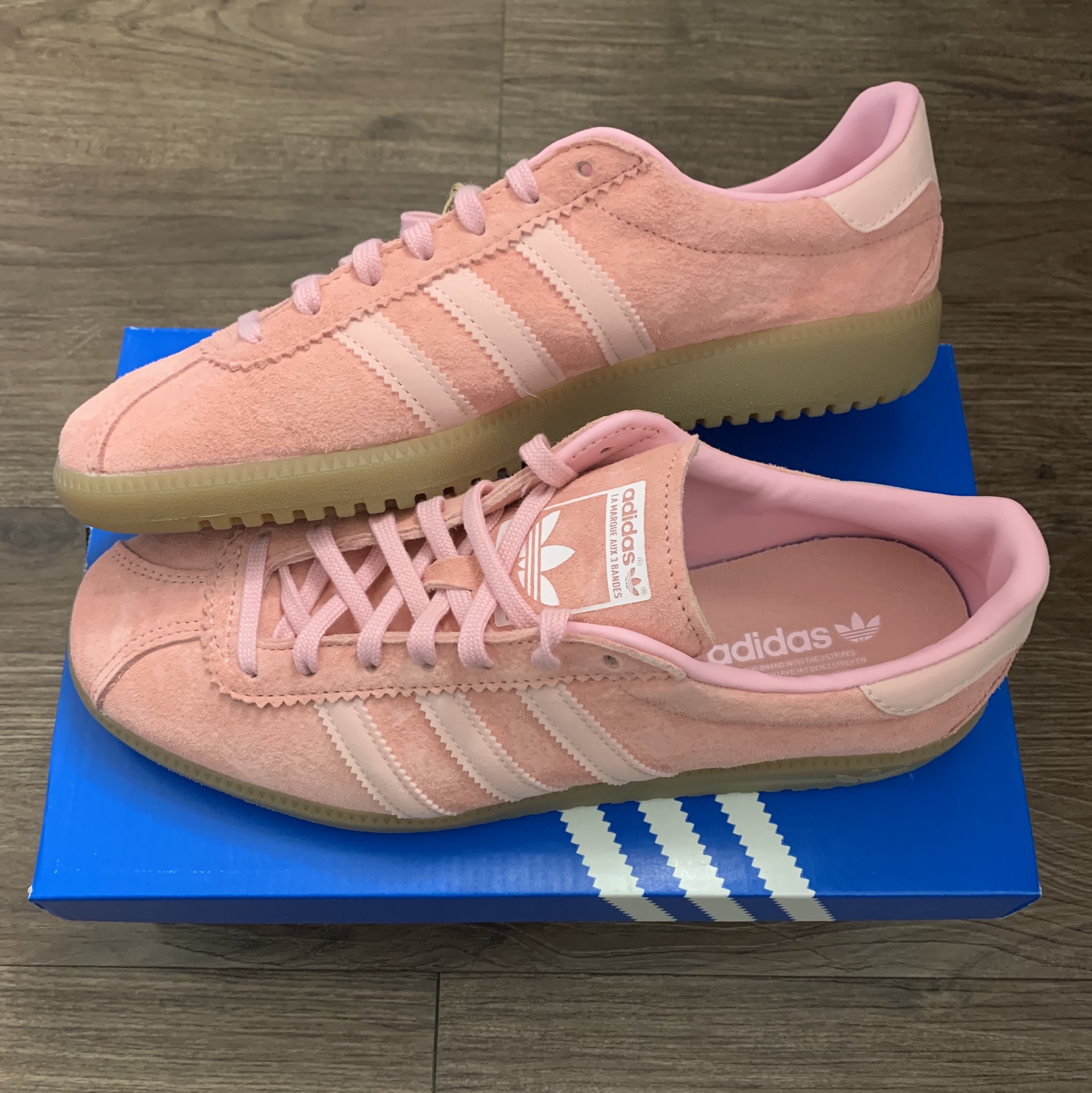 Adidas Bermuda Glow Pink 착용 스타일