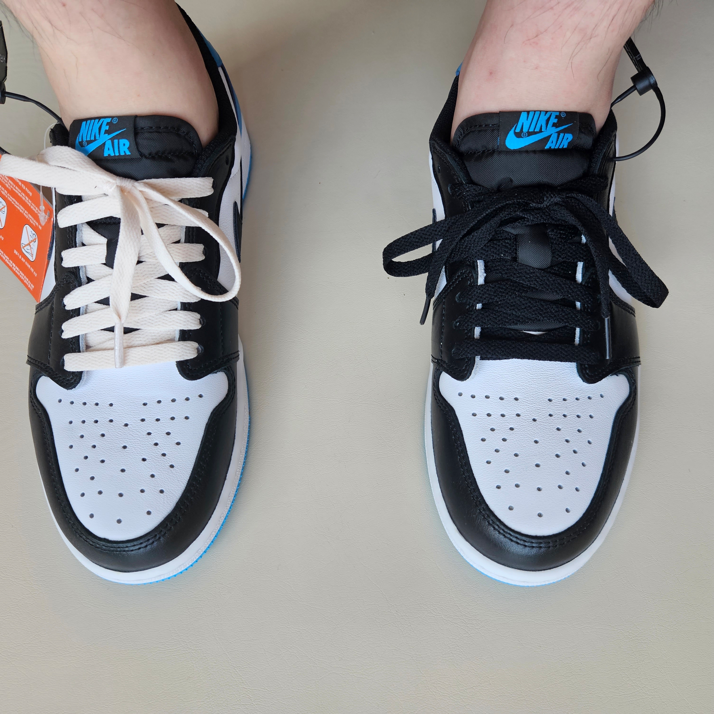 Jordan 1 Retro Low OG Black and Dark Powder Blue 착용 스타일 - 2