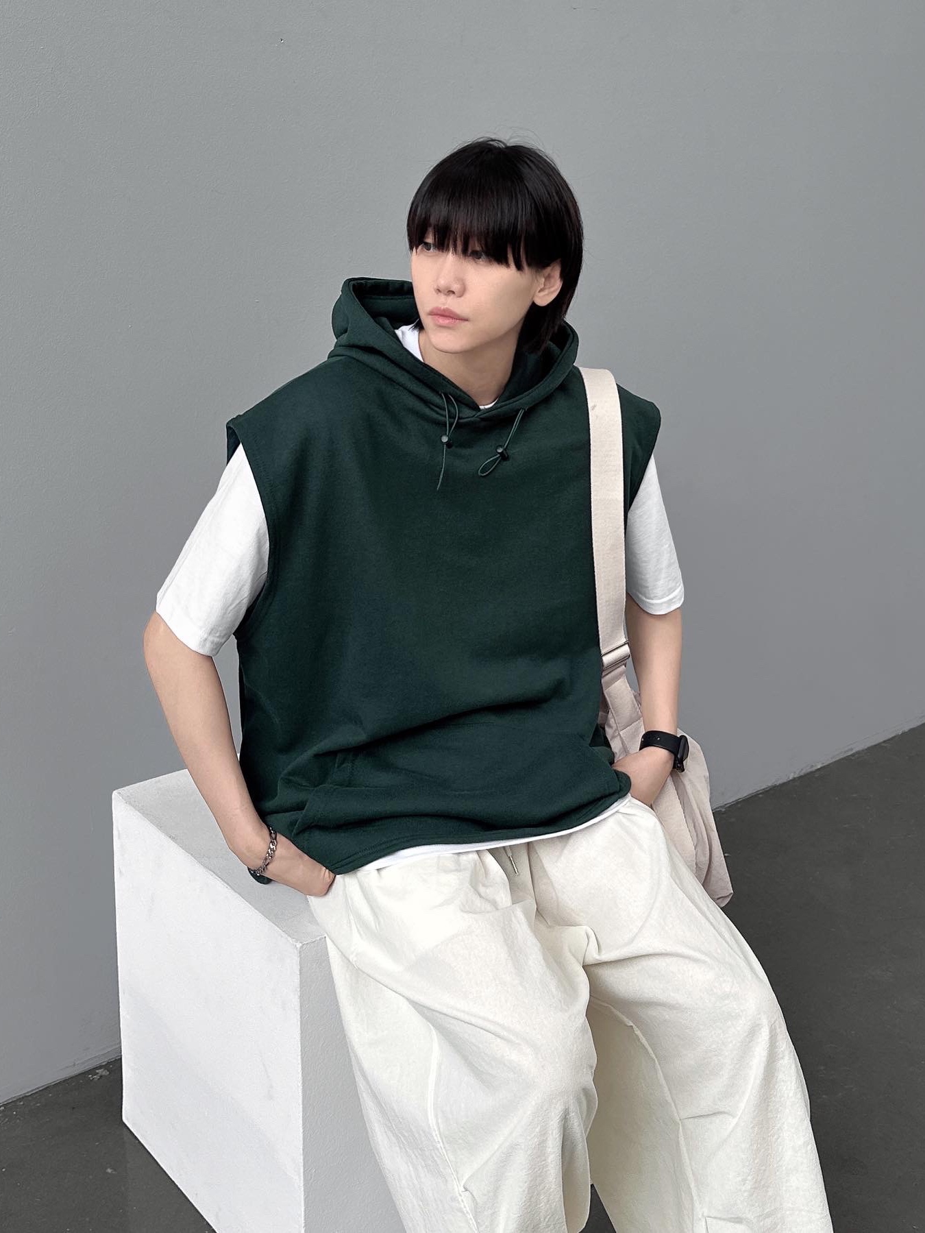 Maison Mihara Yasuhiro Blakey OG Sole Canvas Low-top Sneakers White 착용 스타일 - 4