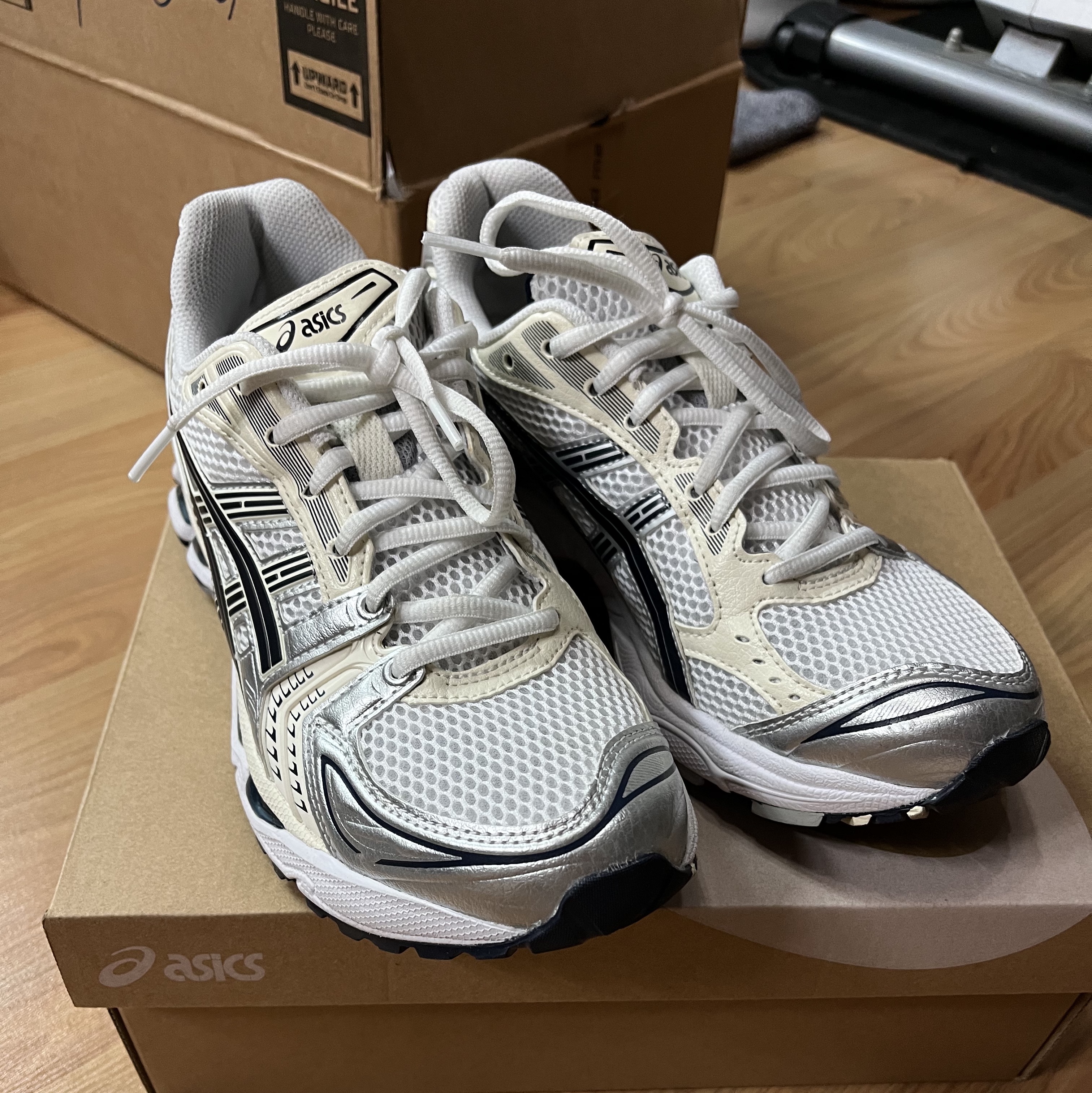 (W) Asics Gel-Kayano 14 White Midnight 착용 스타일