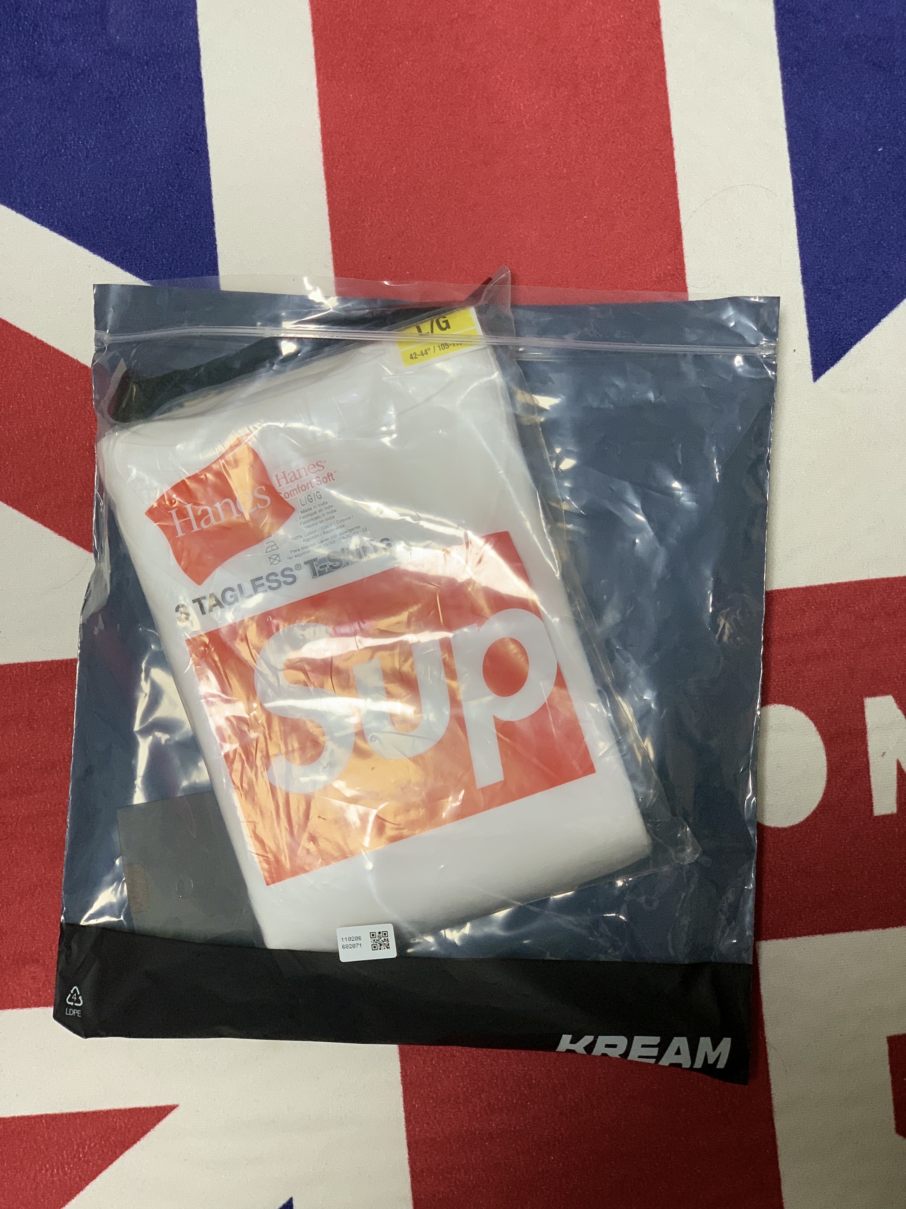 Supreme Hanes Tagless T-Shirt White (3 Pack) 착용 스타일