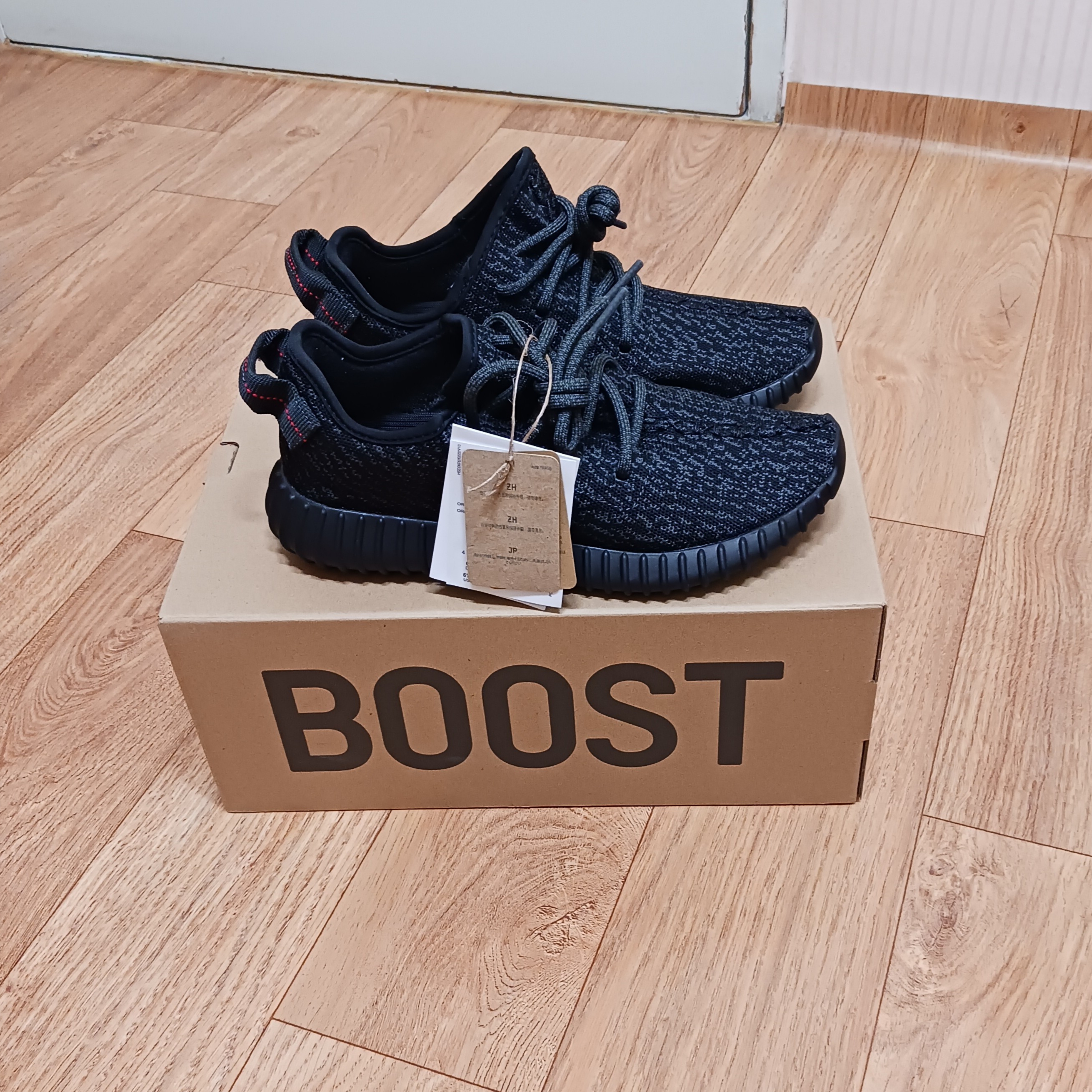 Adidas Yeezy Boost 350 V2 Onyx, Adidas Yeezy Boost 380 Pepper - Non-Reflective 착용 스타일 - 1