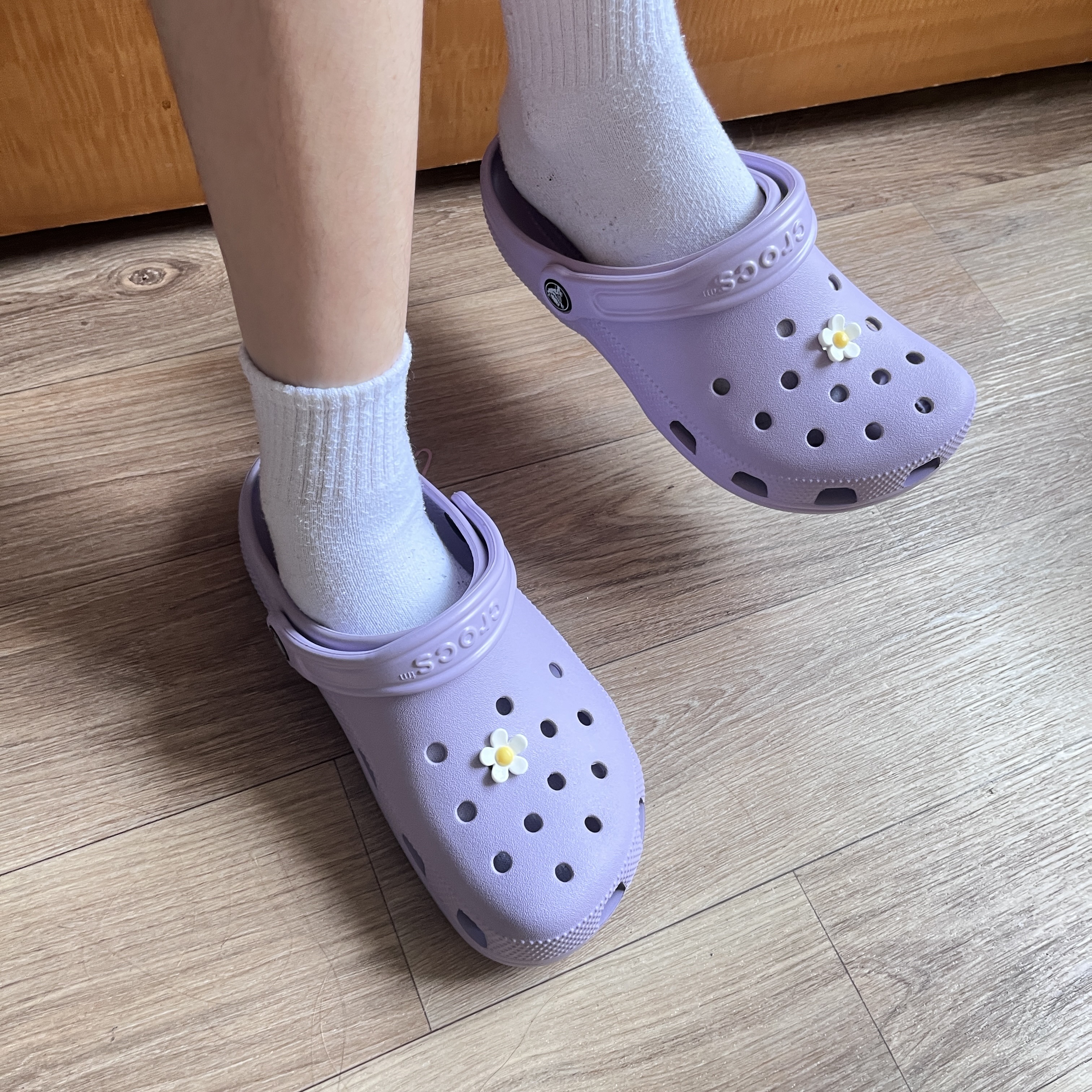 Crocs Classic Clog Lavender 착용 스타일 - 2