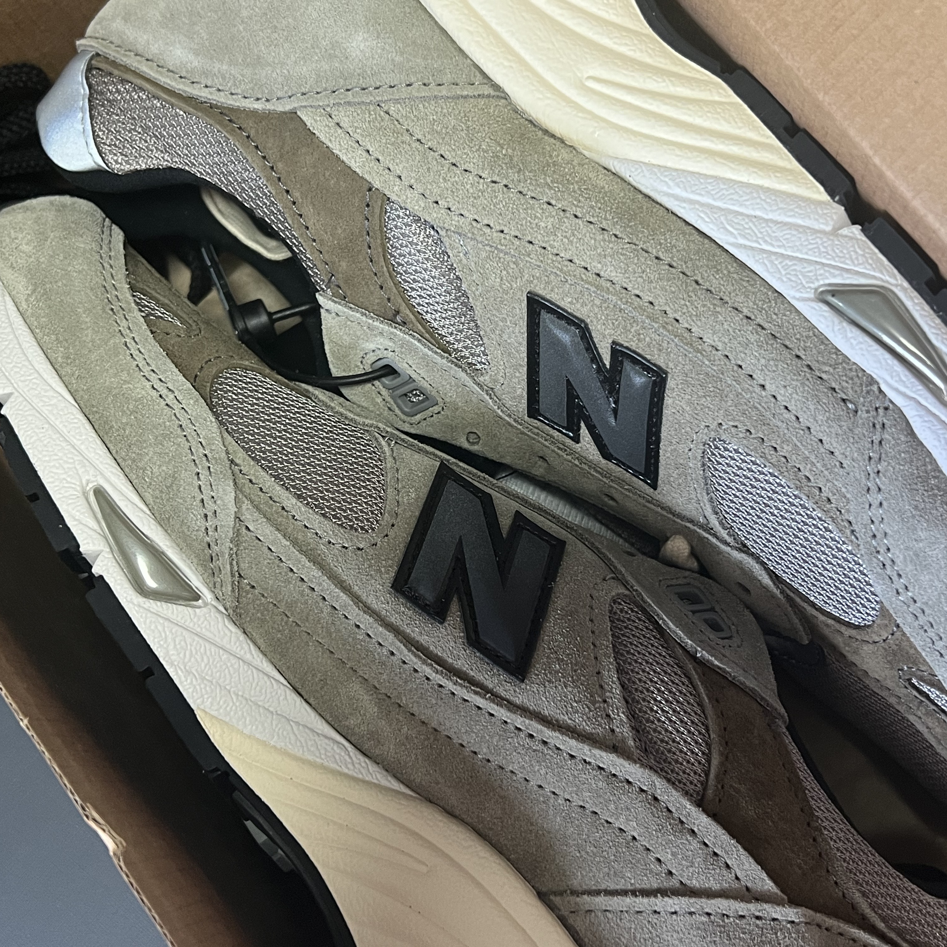New Balance x JJJJound 991 Made in UK Grey, New Balance 990v3 Made in USA Grey - D Standard 착용 스타일 - 1